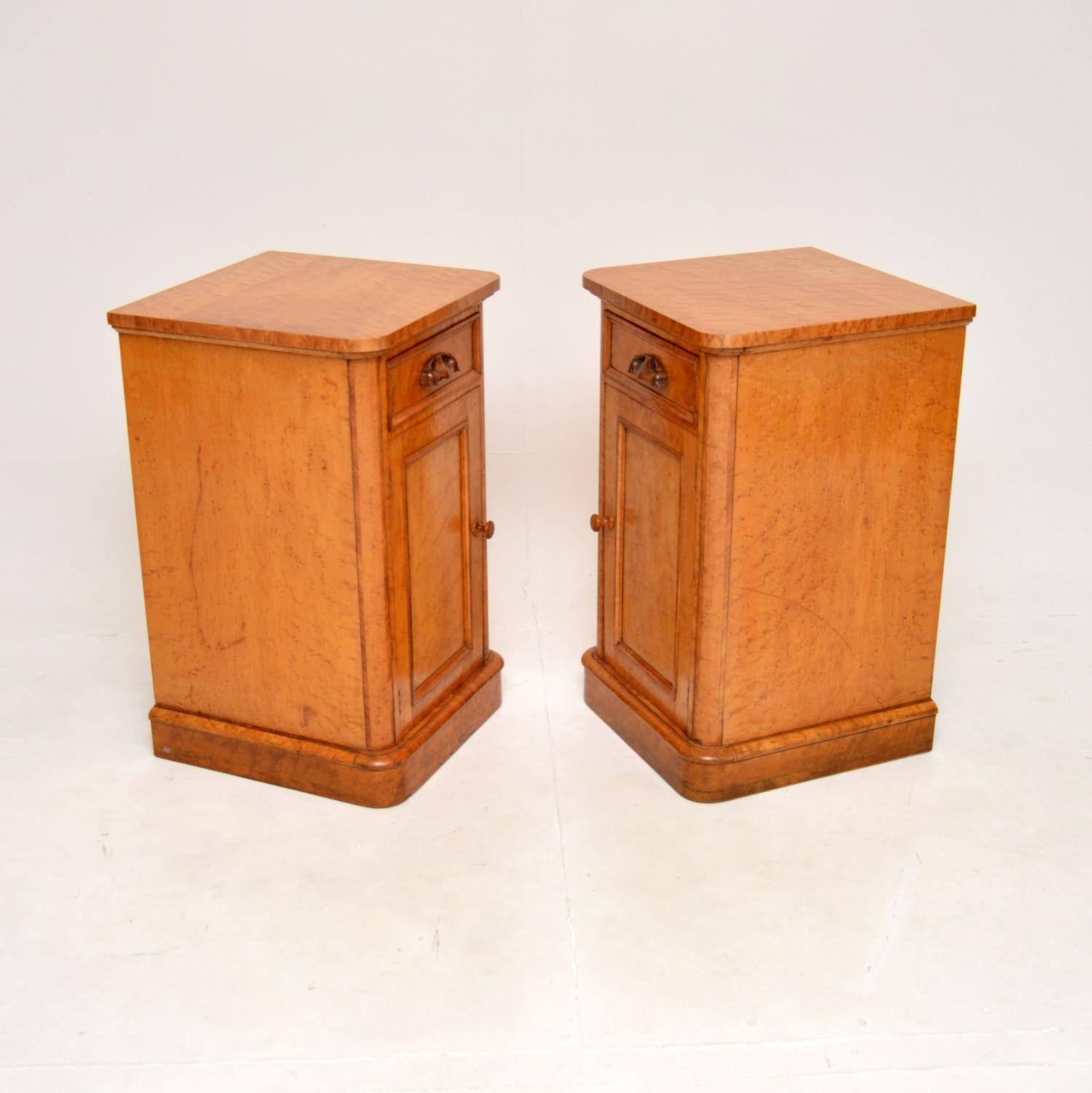 An absolutely stunning pair of antique Victorian birds eye maple bedside cabinets. They were made in England, they date from around the 1860-1880 period.

The quality is outstanding, they are extremely well made and are an impressive and useful