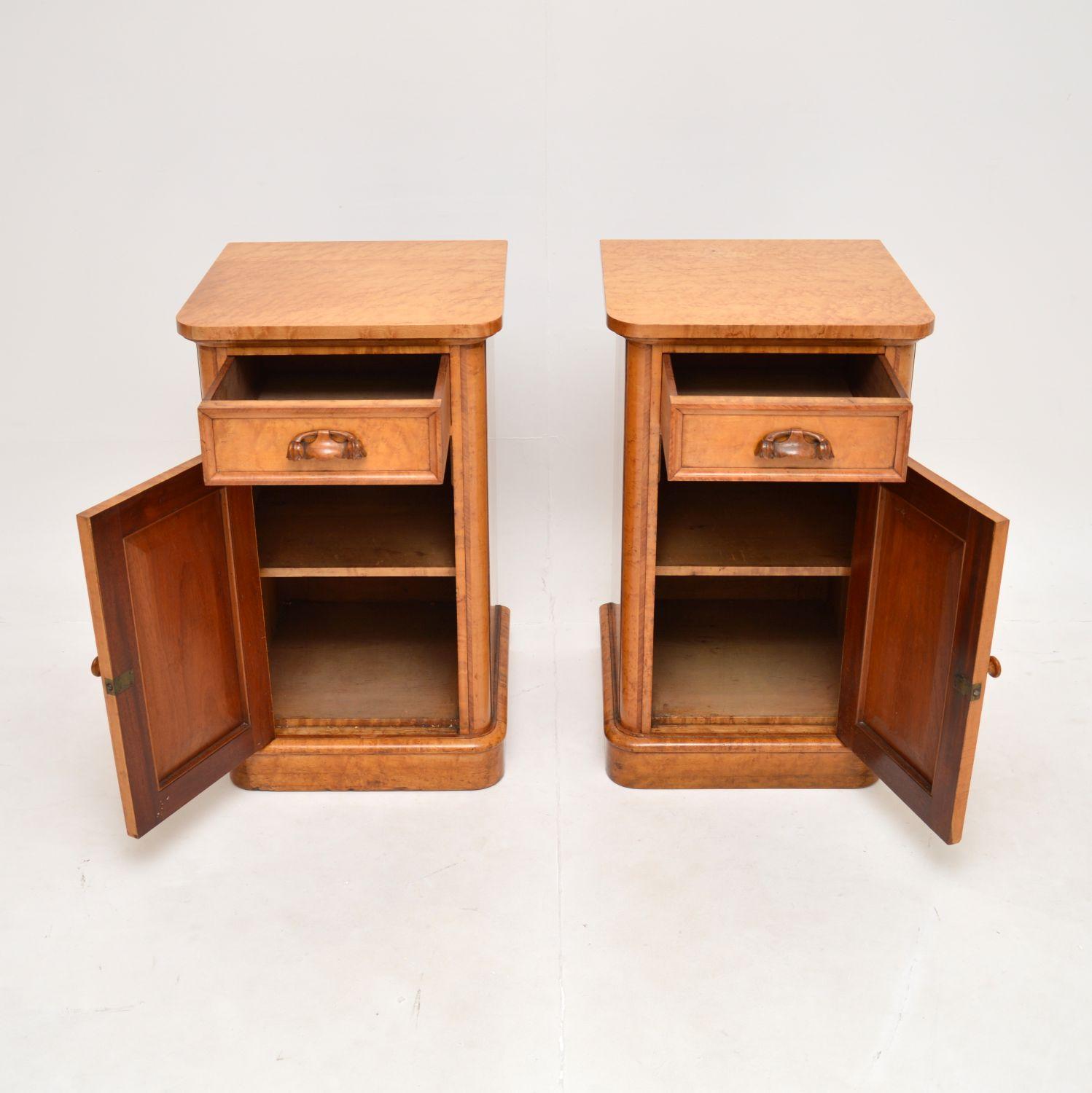 Pair of Antique Victorian Birds Eye Maple Bedside Cabinets In Good Condition In London, GB
