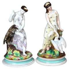 Paar antike viktorianische Biskuitfiguren von Leda & Hebe aus Biskuit, um 1890