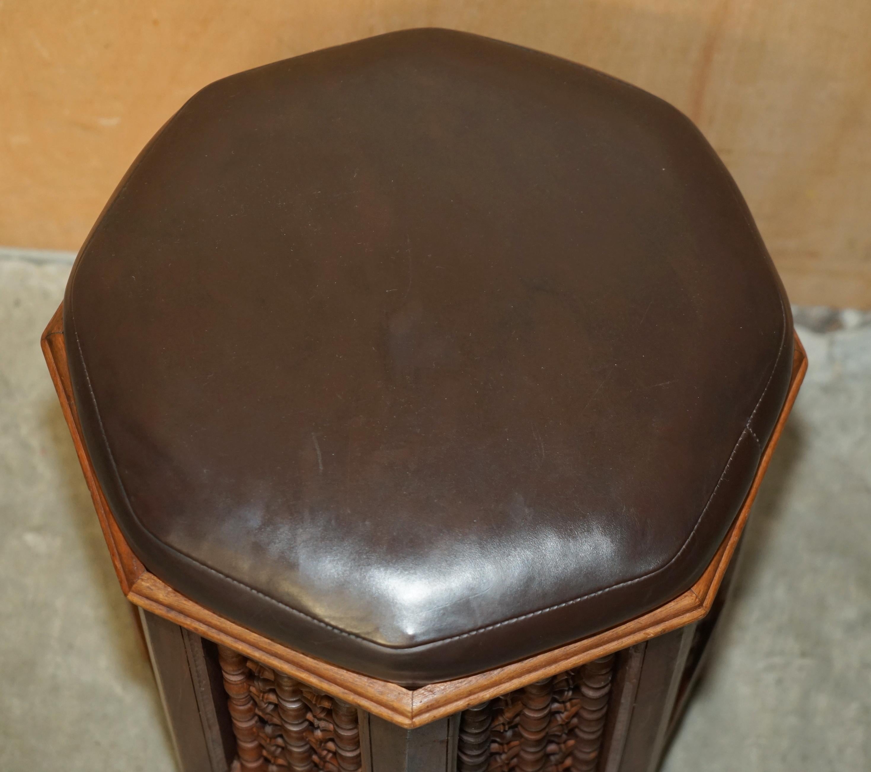 Pärchen antiker viktorianischer geschnitzter maurischer Hocker aus dem 19. Jahrhundert (Aesthetic Movement) im Angebot 2
