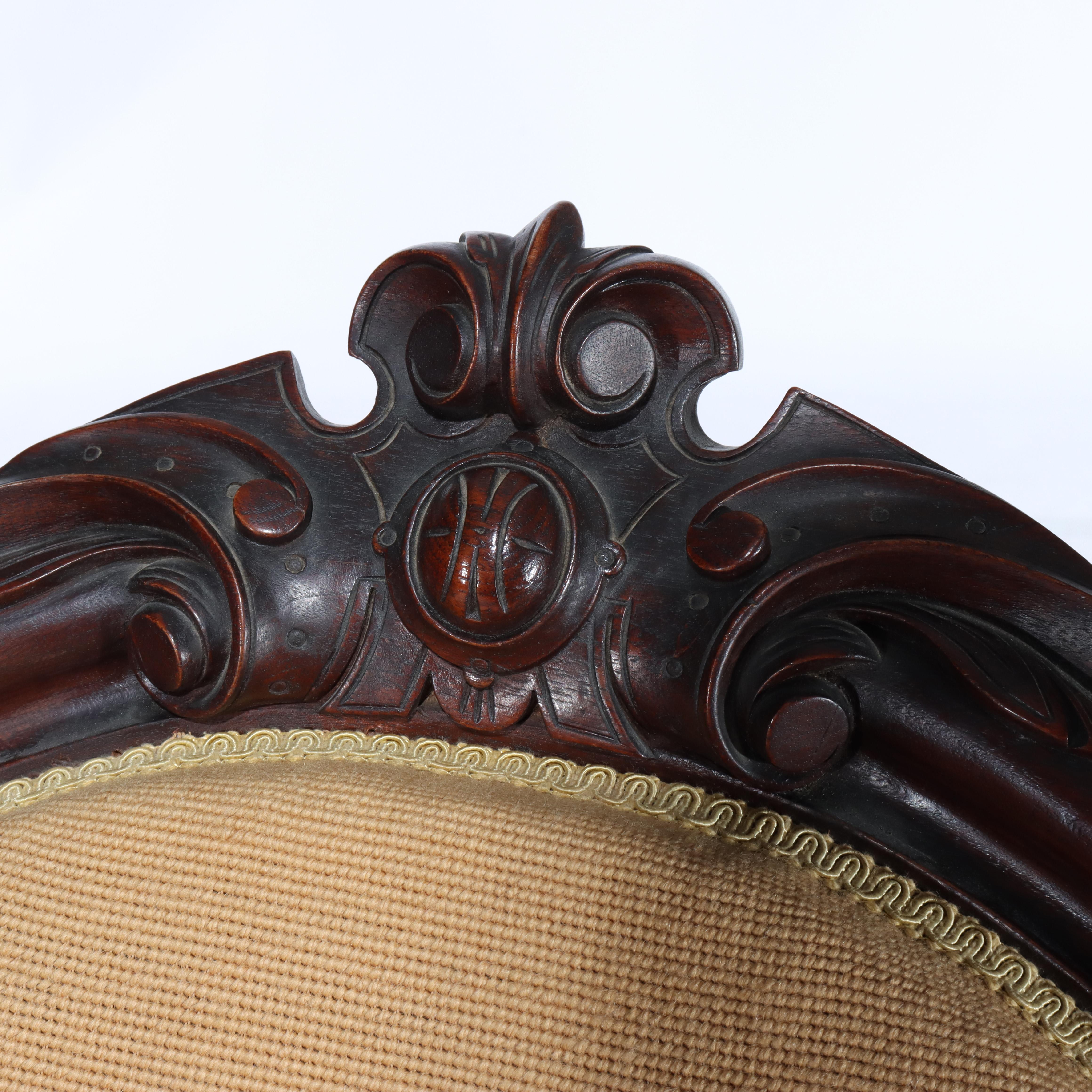 Paire d'anciennes chaises de salon victoriennes en noyer sculpté à l'aiguille c1890 en vente 6