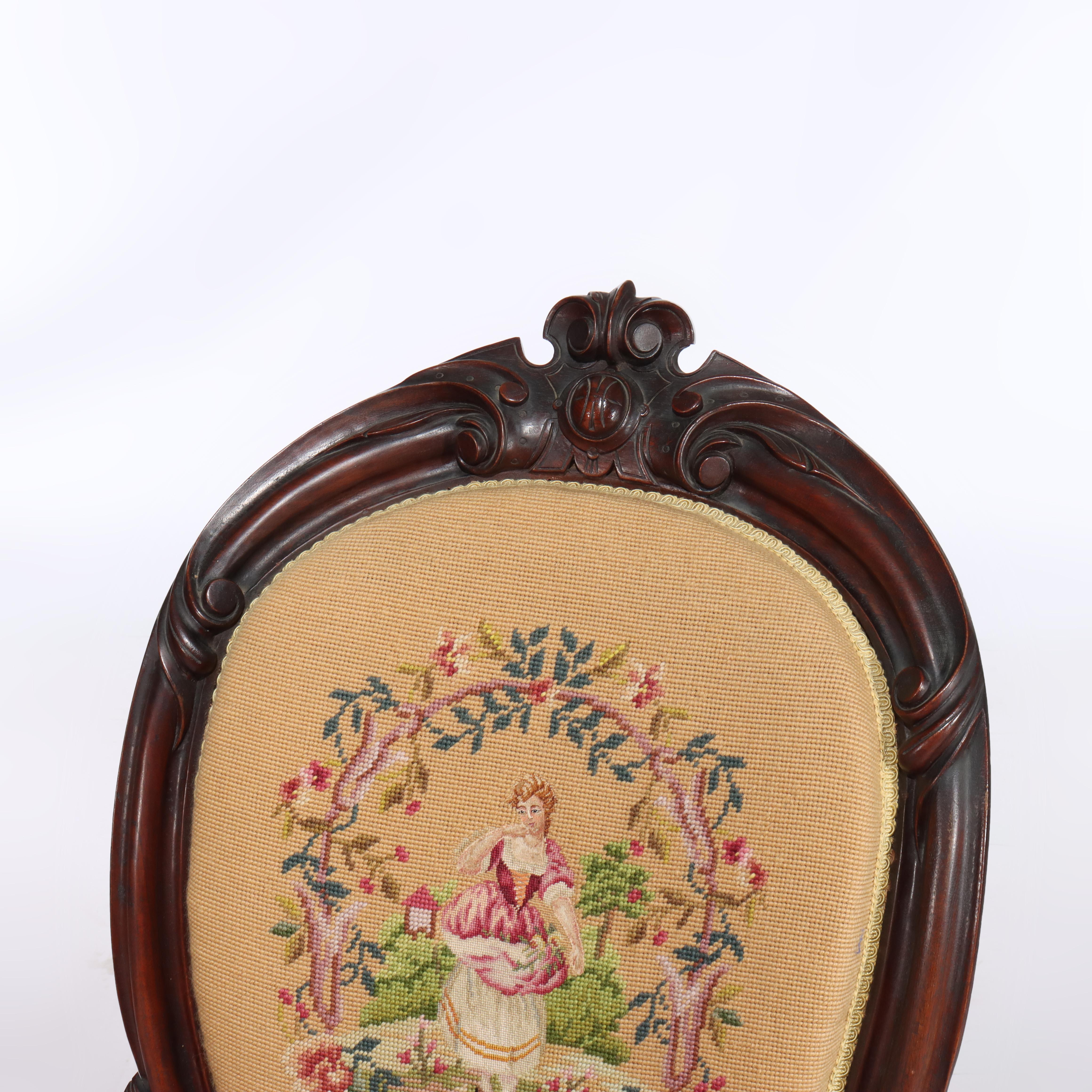 Paire d'anciennes chaises de salon victoriennes en noyer sculpté à l'aiguille c1890 en vente 7