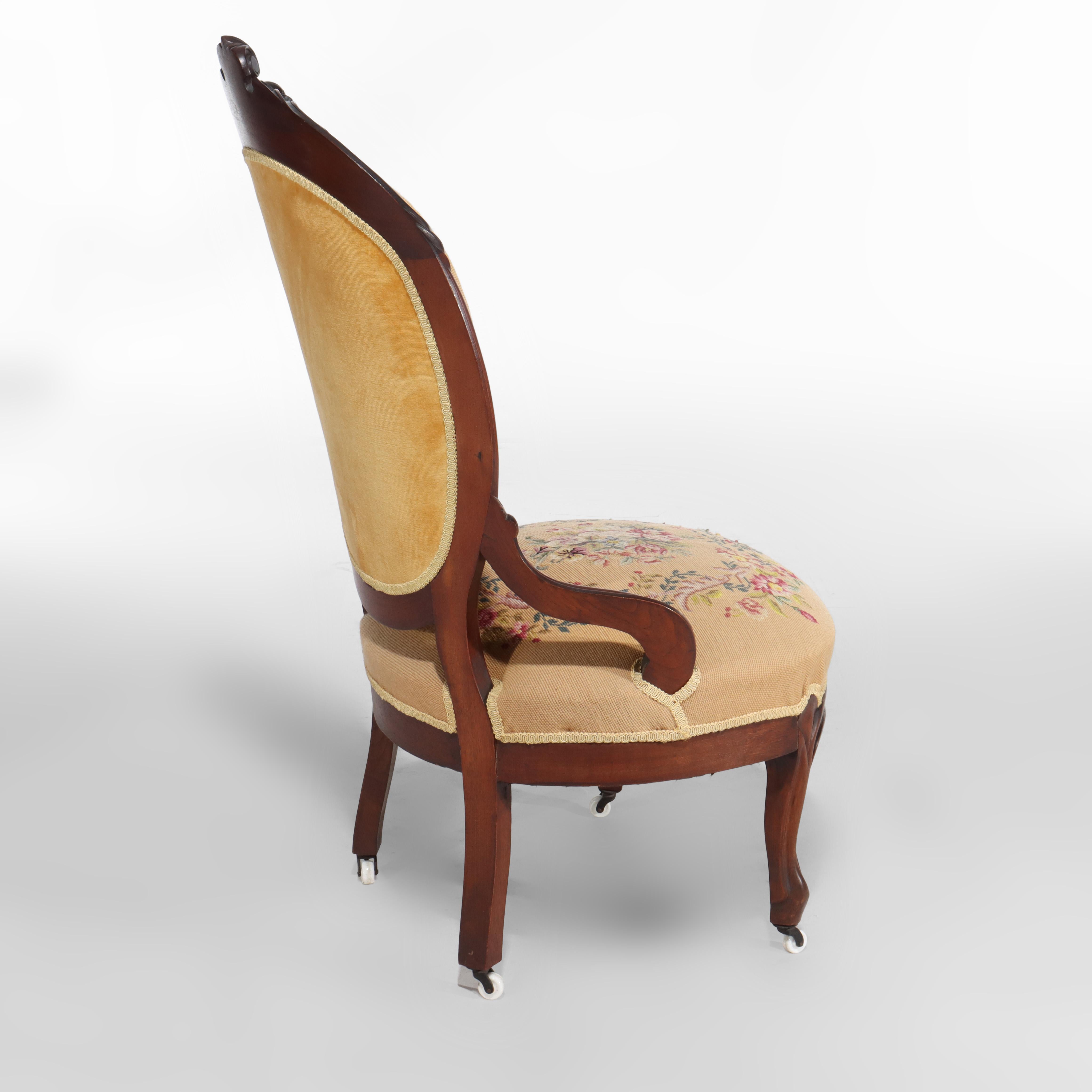 Paire d'anciennes chaises de salon victoriennes en noyer sculpté à l'aiguille c1890 en vente 12