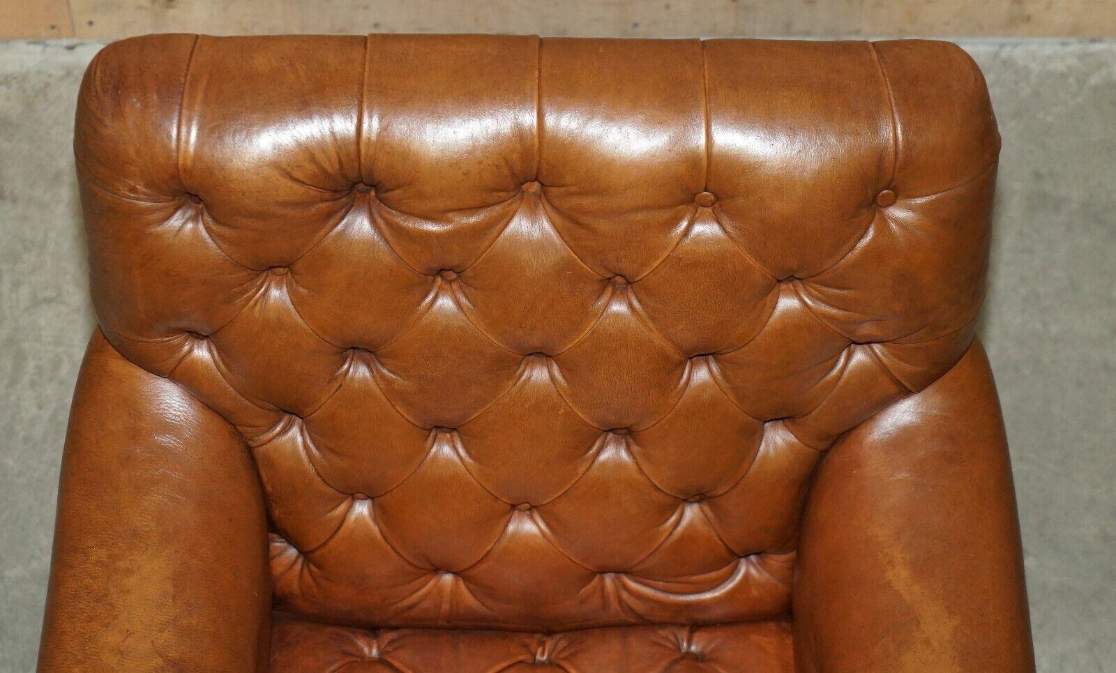 PAIR OF ANTiQUE VICTORIAN CHESTERFiELD BROWN LEATHER ARMCHAIRS CLAW & BALL FEET For Sale 4
