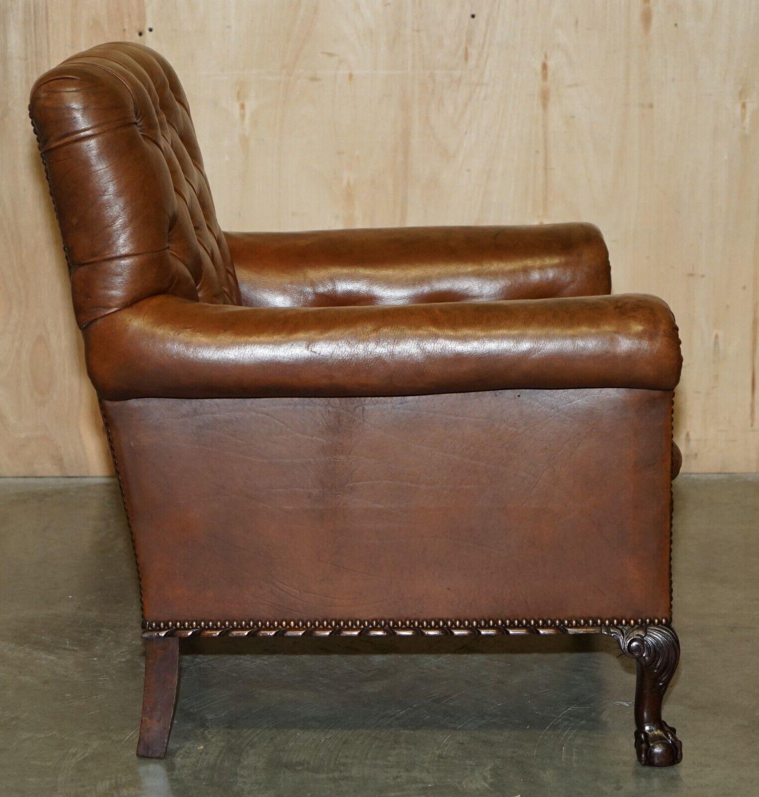 PAIR OF ANTiQUE VICTORIAN CHESTERFiELD BROWN LEATHER ARMCHAIRS CLAW & BALL FEET For Sale 6