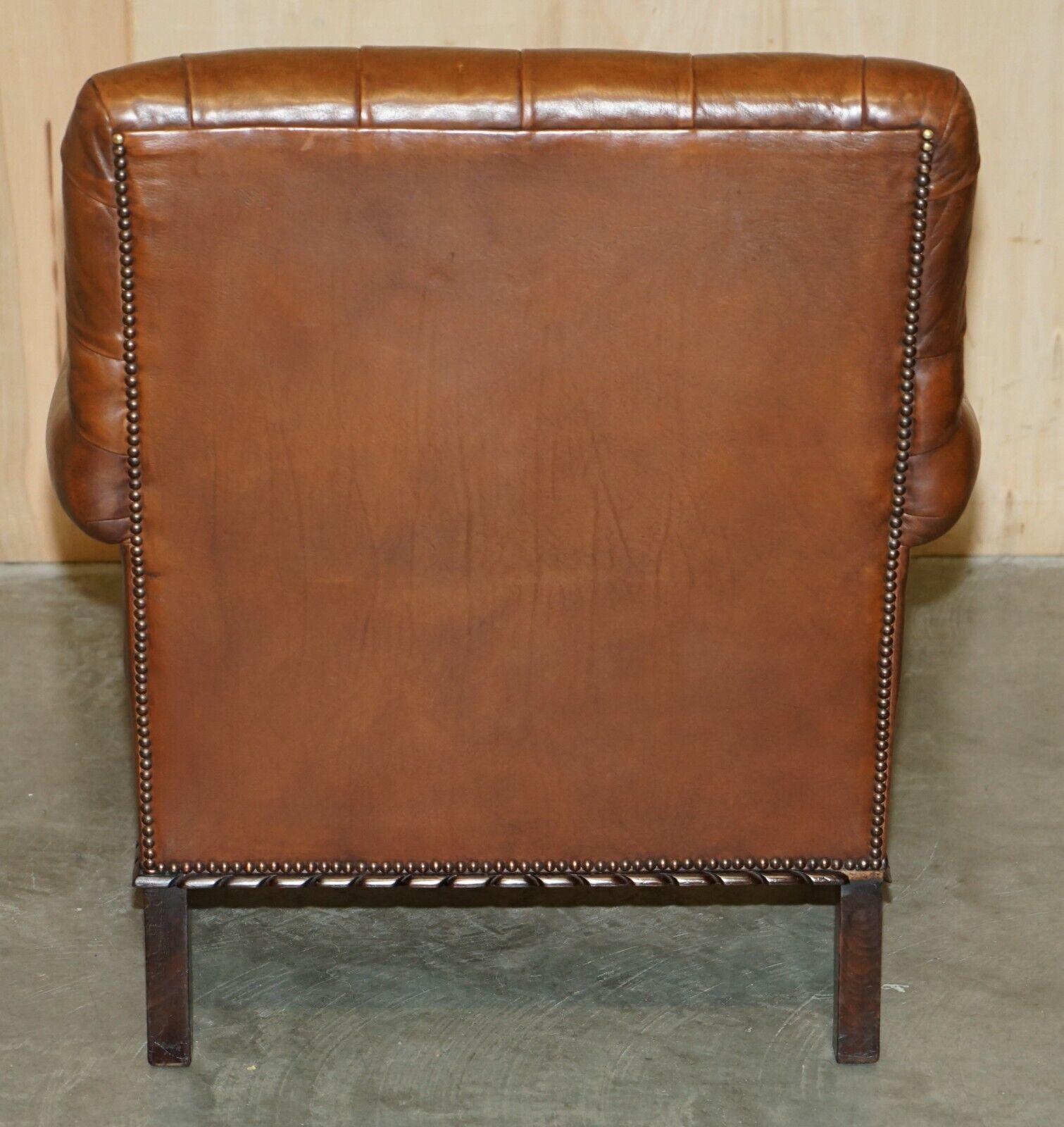 PAIR OF ANTiQUE VICTORIAN CHESTERFiELD BROWN LEATHER ARMCHAIRS CLAW & BALL FEET For Sale 6