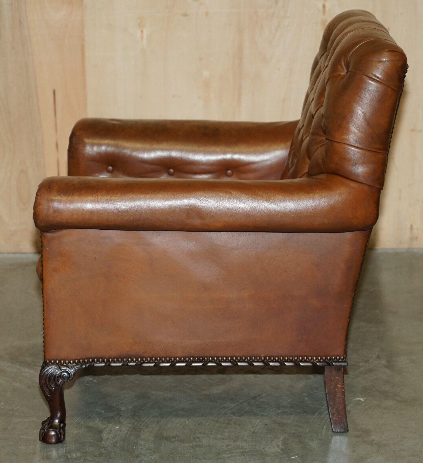 PAIR OF ANTiQUE VICTORIAN CHESTERFiELD BROWN LEATHER ARMCHAIRS CLAW & BALL FEET For Sale 8