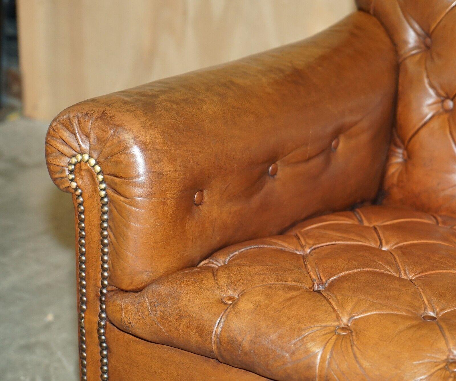 Late 19th Century PAIR OF ANTiQUE VICTORIAN CHESTERFiELD BROWN LEATHER ARMCHAIRS CLAW & BALL FEET For Sale