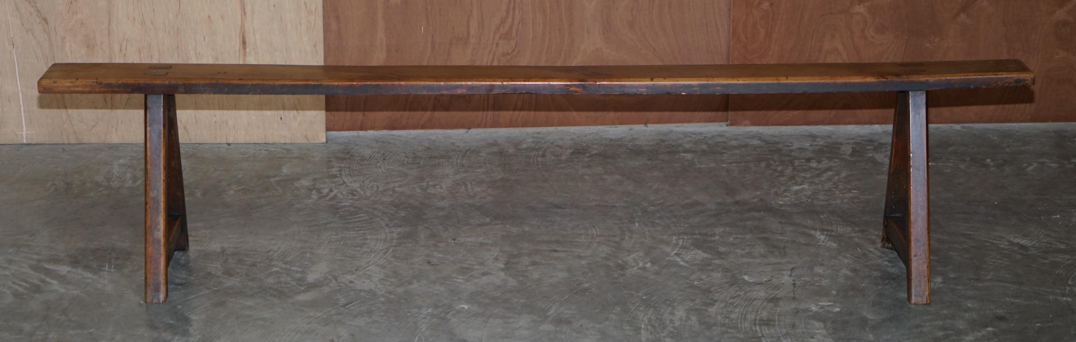 Vittoriano Coppia di antiche panche a cavalletto vittoriane in legno di frutta per tavoli da pranzo lunghi in vendita