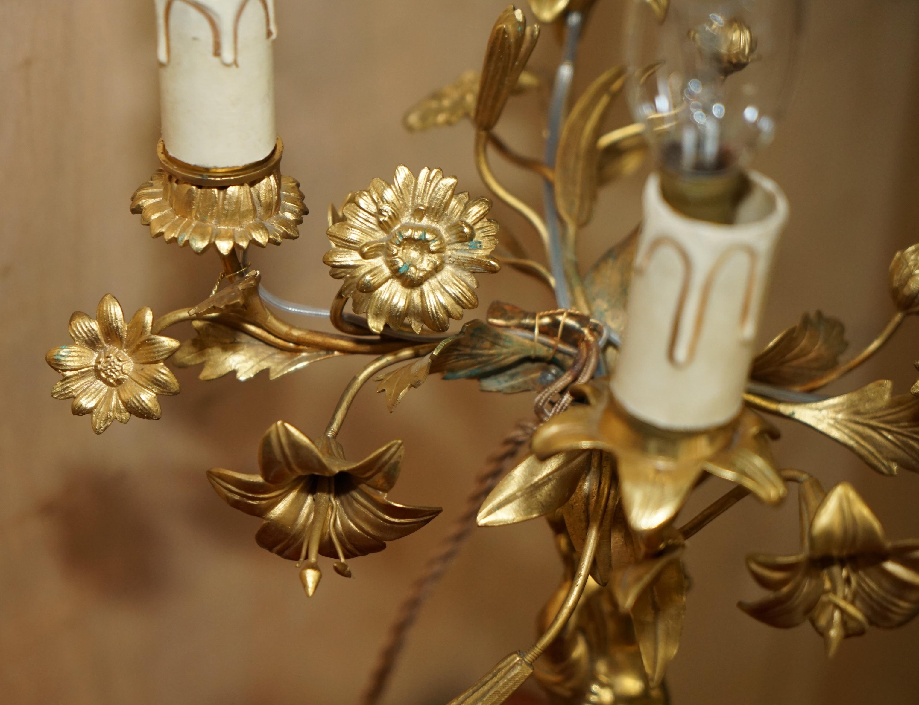Paire de lampes de table antiques de style VICtorian GILT BRONZE MARBLE CHERUB CANDELABRA en vente 5