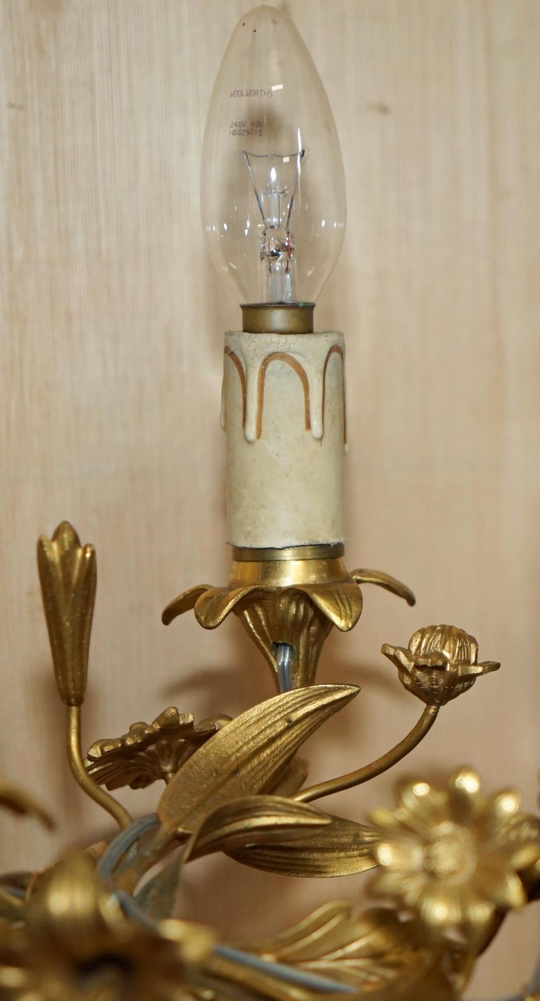 Paire de lampes de table antiques de style VICtorian GILT BRONZE MARBLE CHERUB CANDELABRA en vente 7