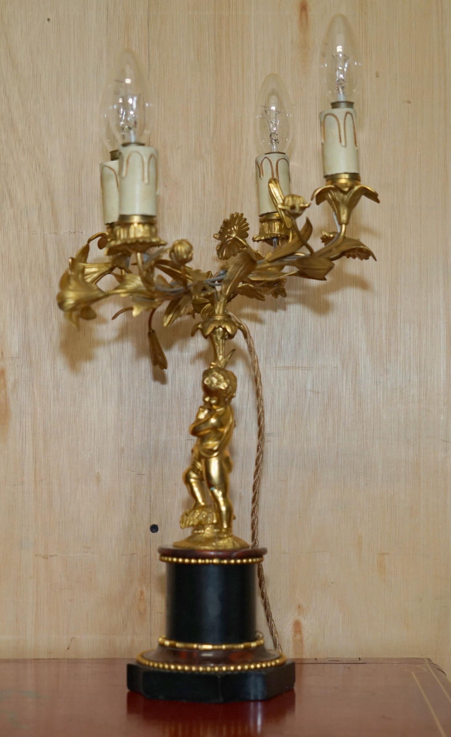 Paire de lampes de table antiques de style VICtorian GILT BRONZE MARBLE CHERUB CANDELABRA en vente 9