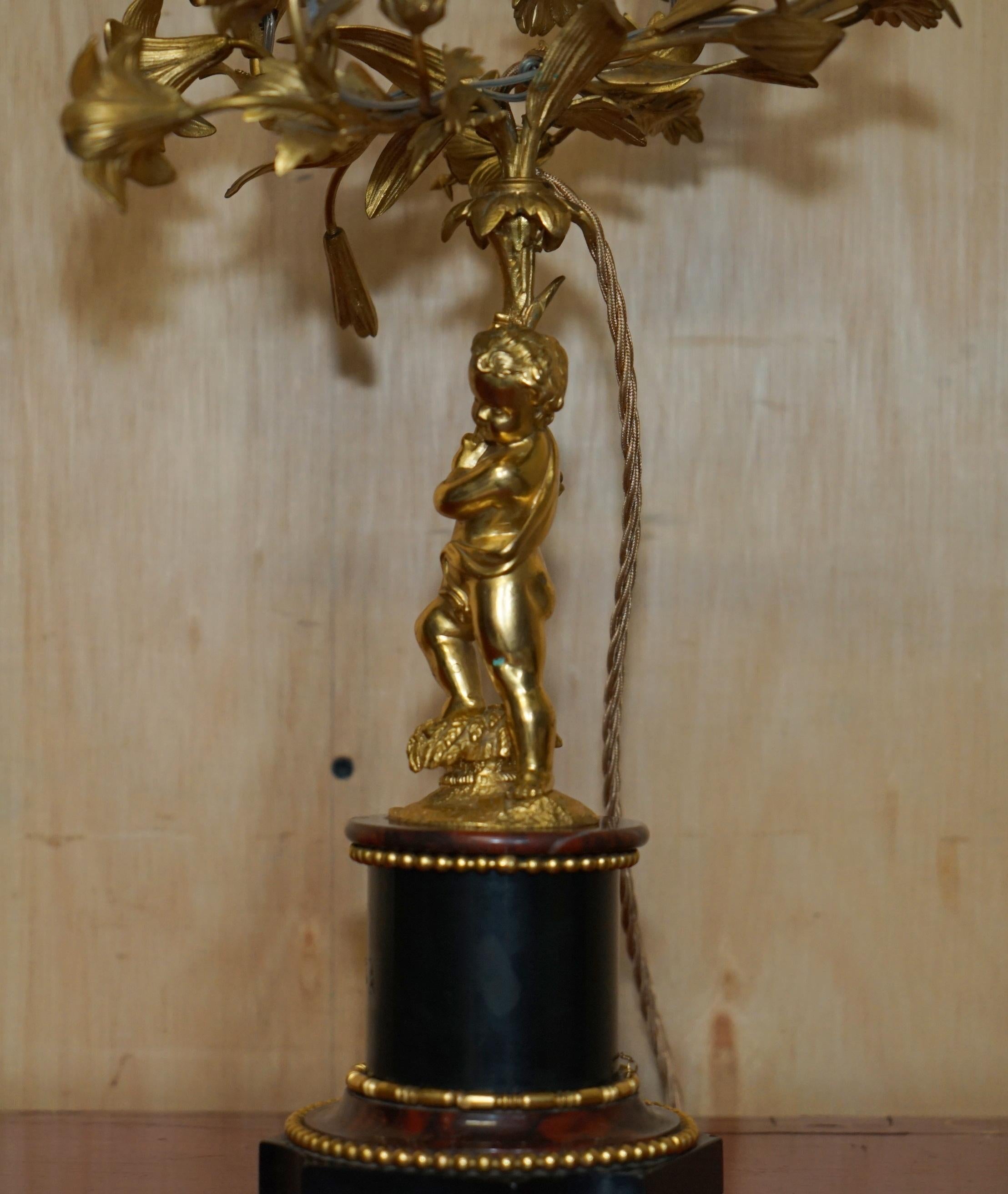 Paire de lampes de table antiques de style VICtorian GILT BRONZE MARBLE CHERUB CANDELABRA en vente 10