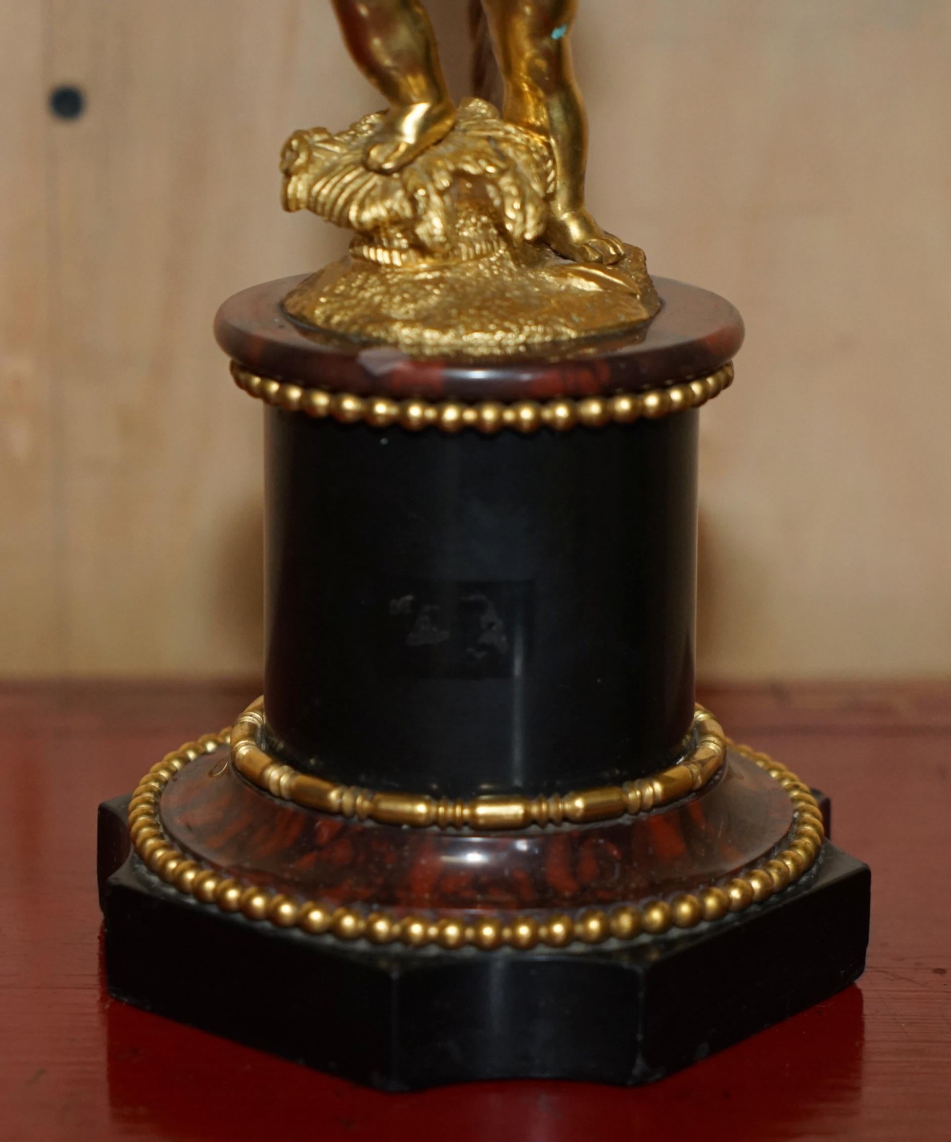 Paire de lampes de table antiques de style VICtorian GILT BRONZE MARBLE CHERUB CANDELABRA en vente 1