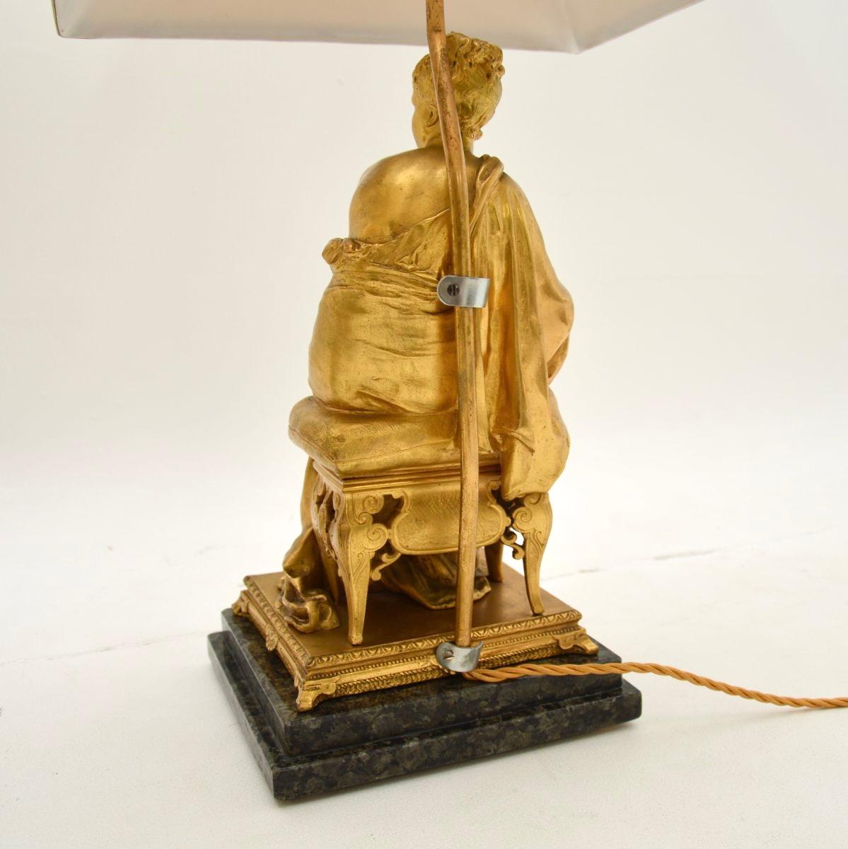 Paire de lampes de table victoriennes anciennes en bronze doré en vente 4