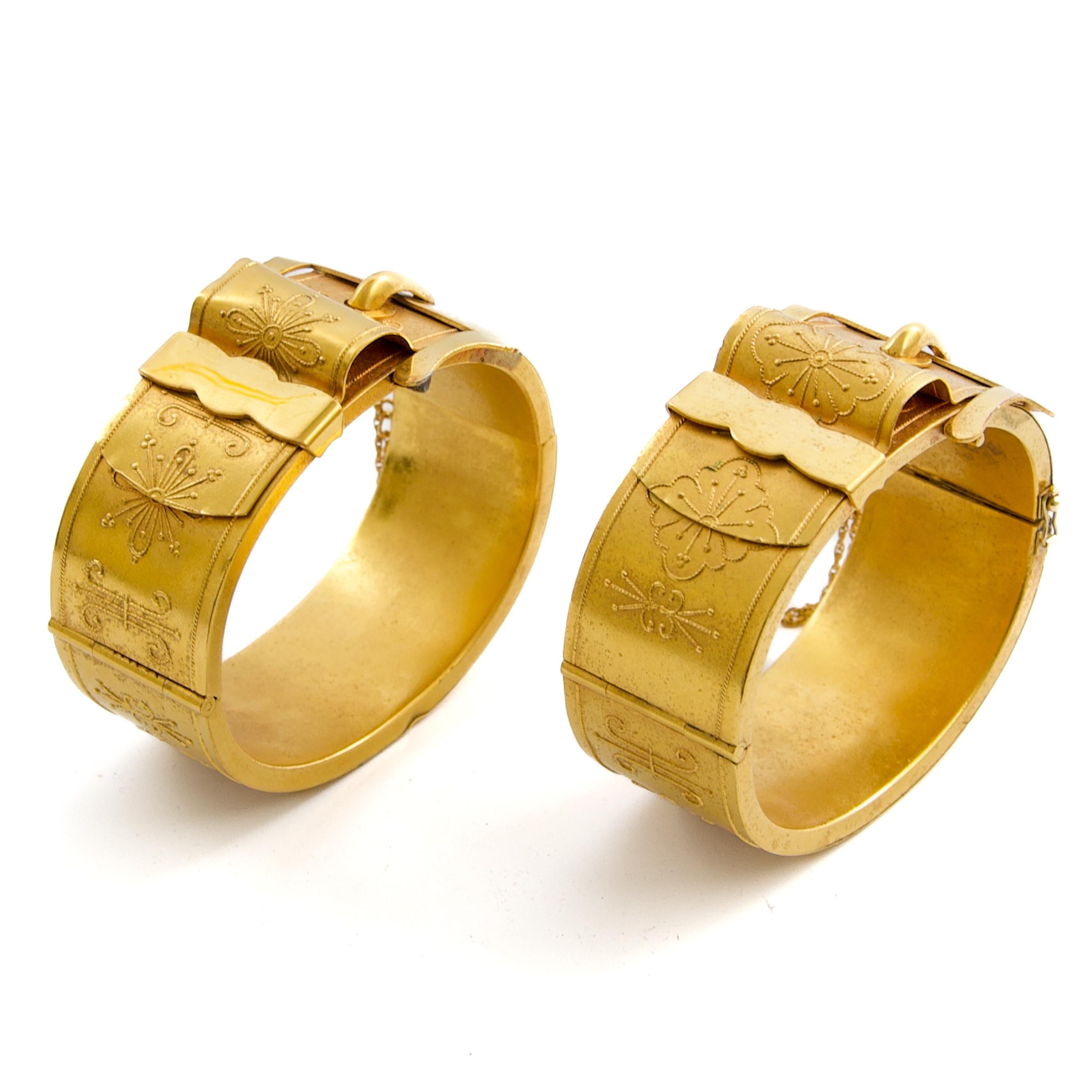 Paire de bracelets anciens victoriens néo-étrusques à boucle en or Bon état - En vente à Rotterdam, NL