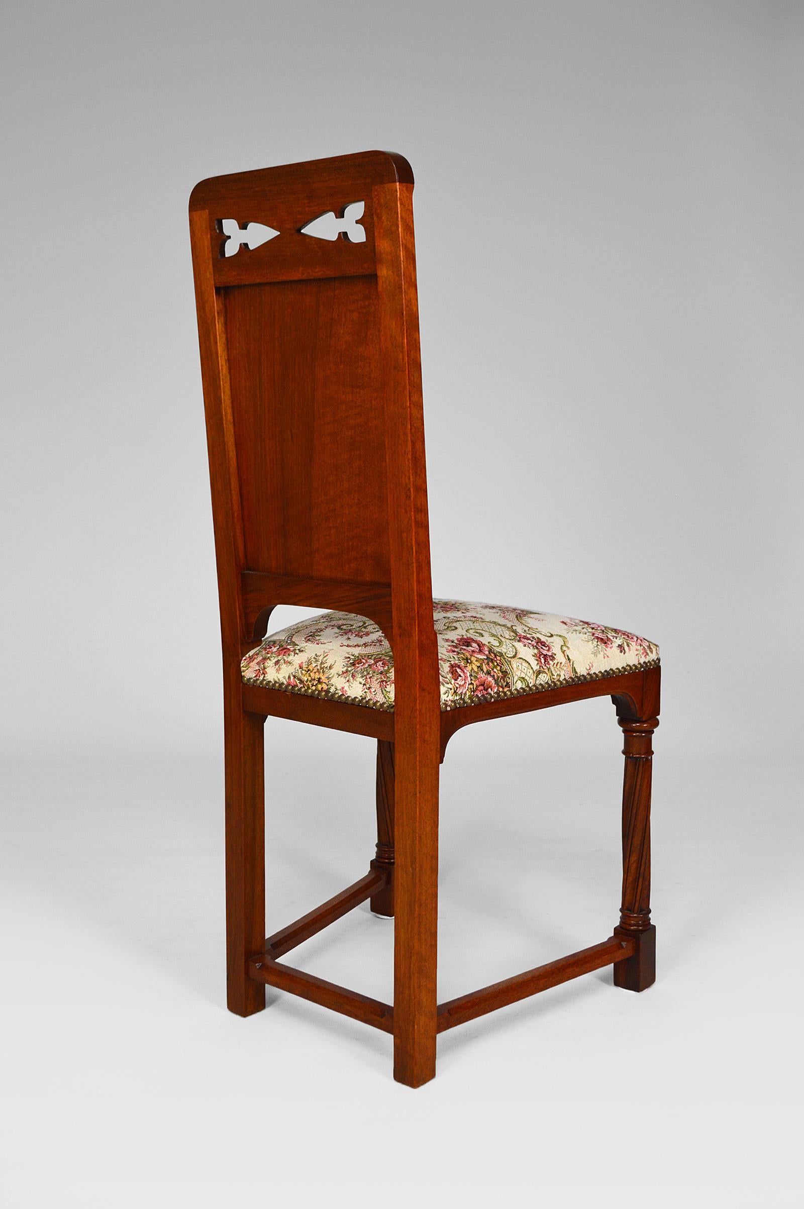 Pair of Antique Victorian Gothic Revival Chairs in Carved Walnut, 19th Century For Sale 5