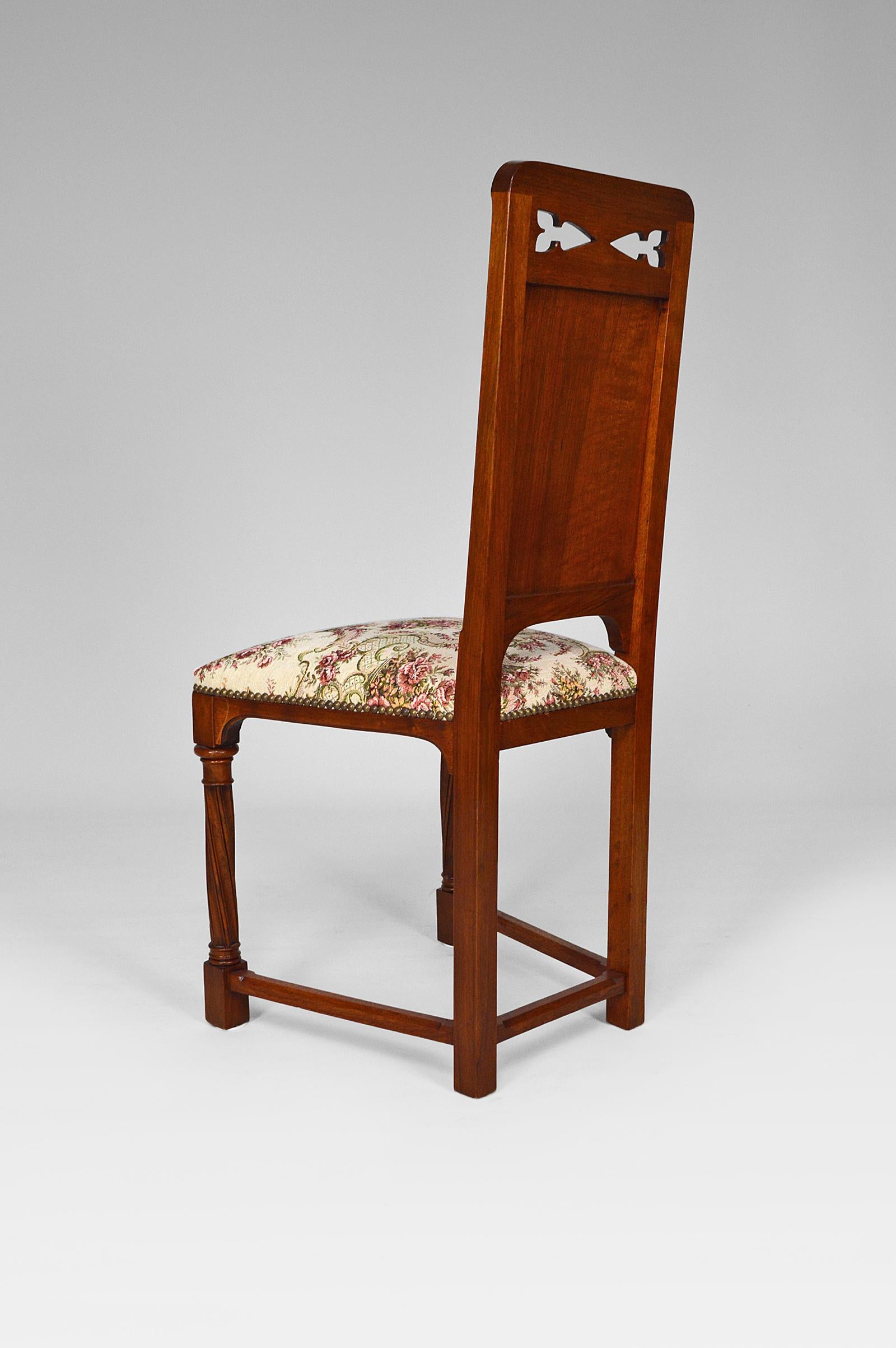 Pair of Antique Victorian Gothic Revival Chairs in Carved Walnut, 19th Century For Sale 3