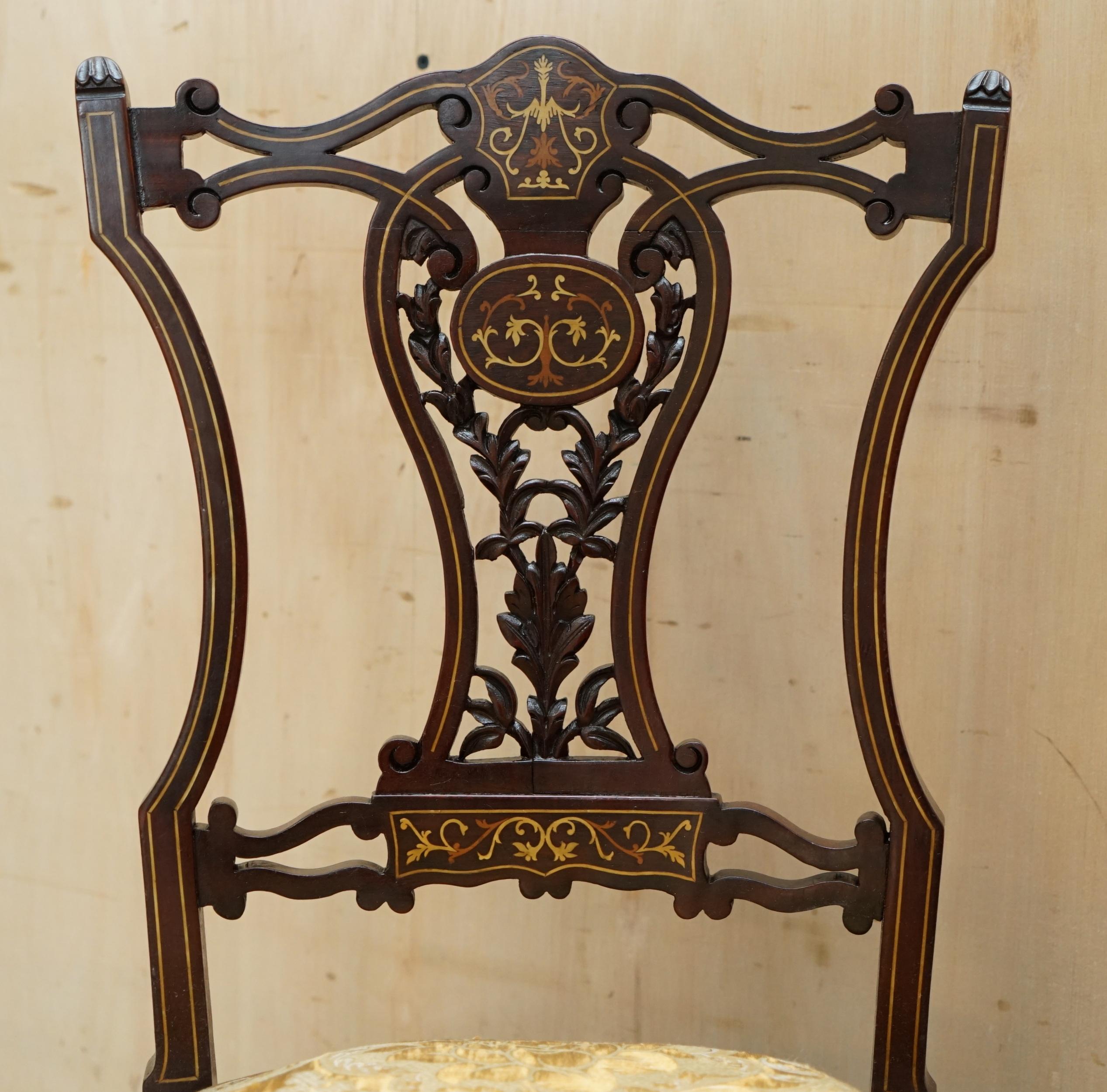 Paire de chaises de salon victoriennes anciennes en bois dur avec panneaux à dos inversés en vente 9