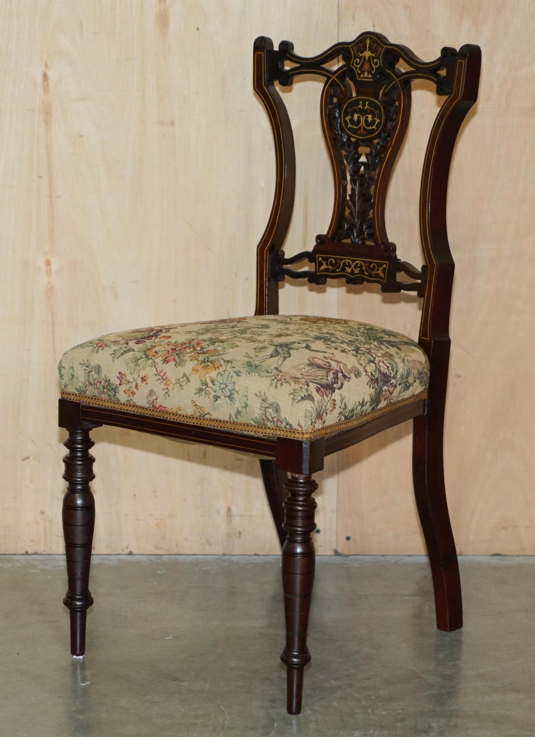 Royal House Antiques

The House Antiques a le plaisir de proposer à la vente cette superbe paire de chaises de salon victoriennes anciennes, avec des cadres en bois de rose ornementalement sculptés à la main et des incrustations de bois de satin et