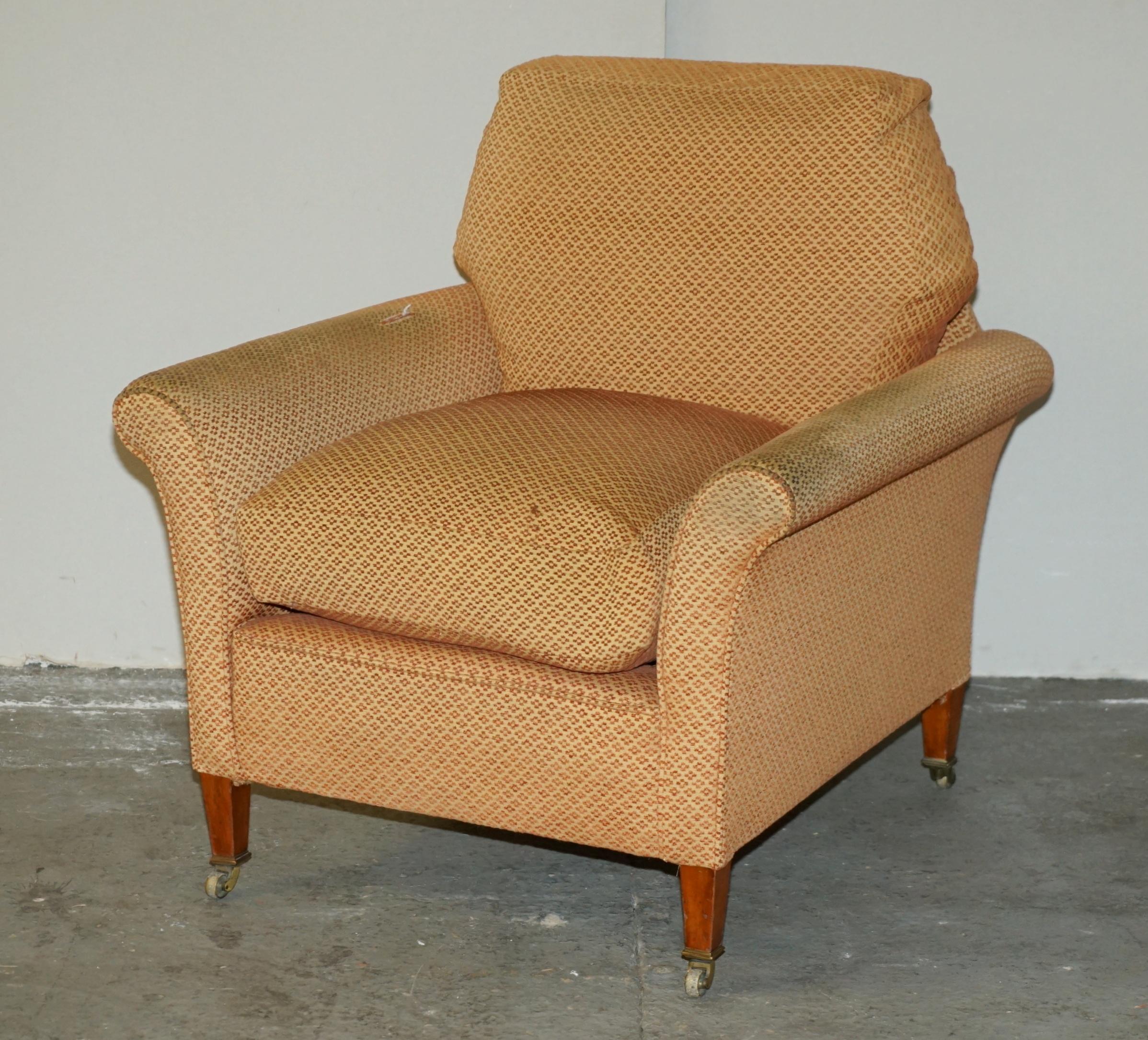 English PAIR OF ANTIQUE ViCTORIAN HOWARD & SON'S ARMCHAIRS FOR UPHOLSTERY RESTORATION For Sale