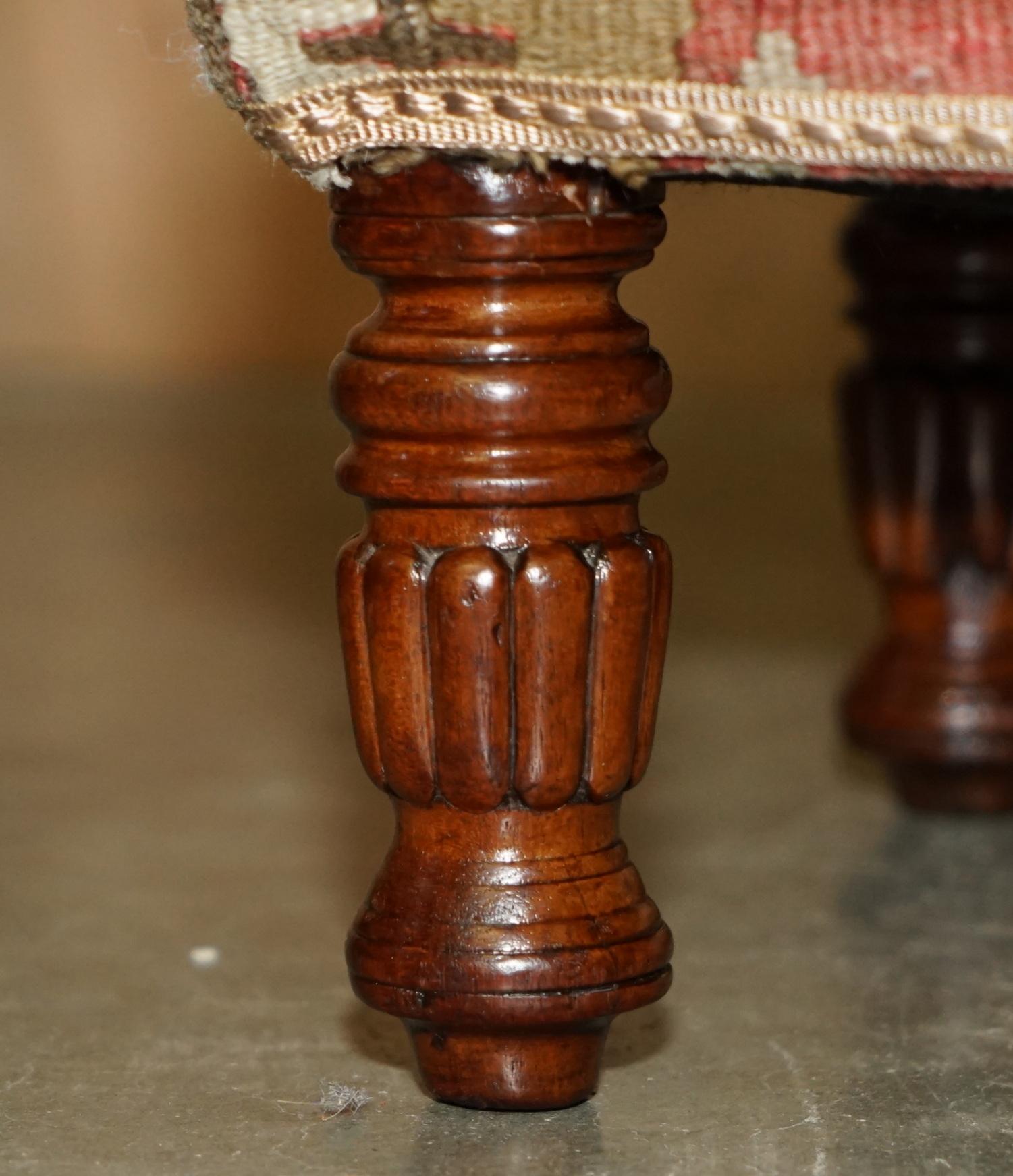 COPPIA DI PEDANE DA POLTRONE ANTICO VICTORIANO KILIM INGESSATO 4