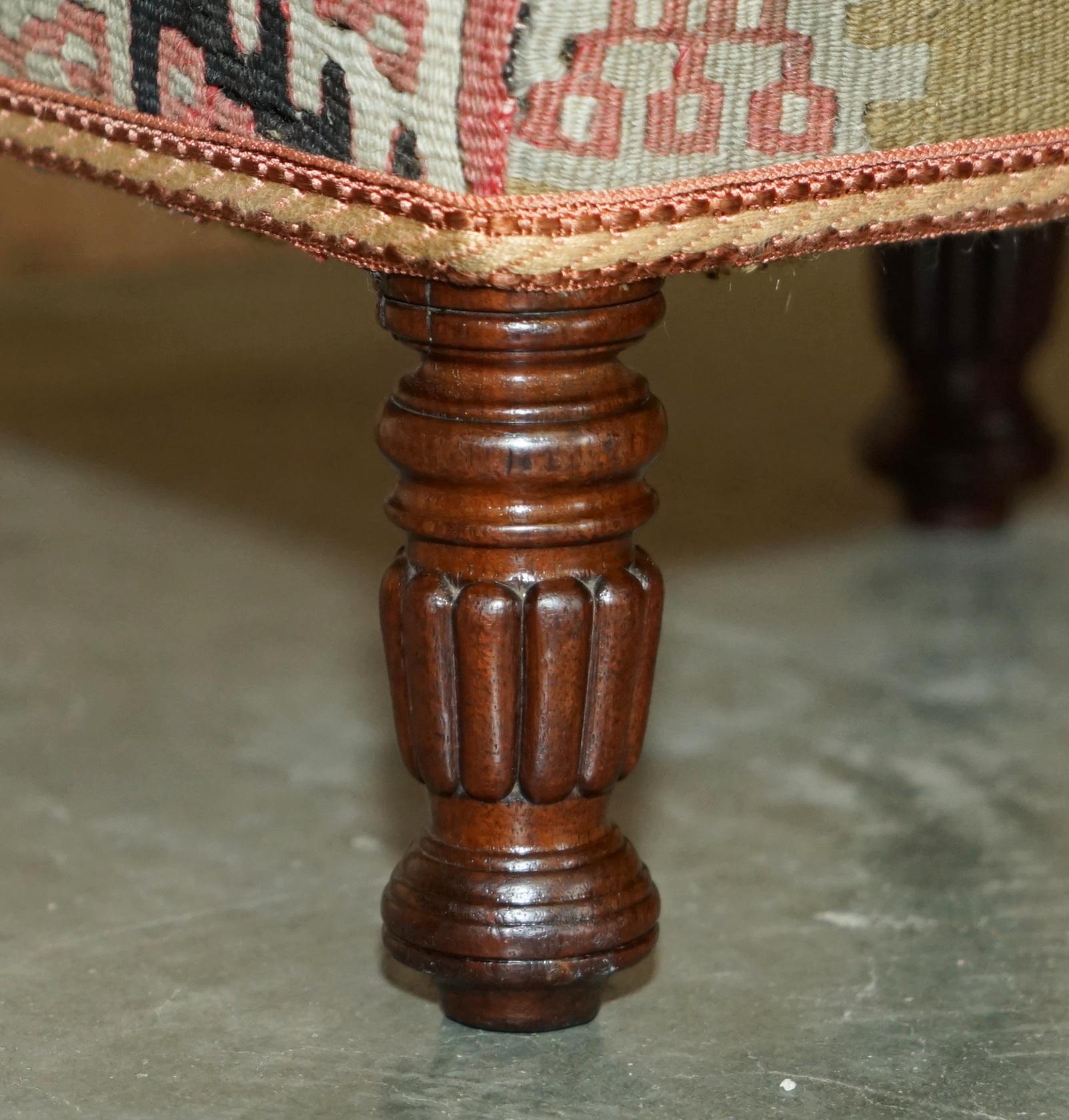 Fatto a mano COPPIA DI PEDANE DA POLTRONE ANTICO VICTORIANO KILIM INGESSATO