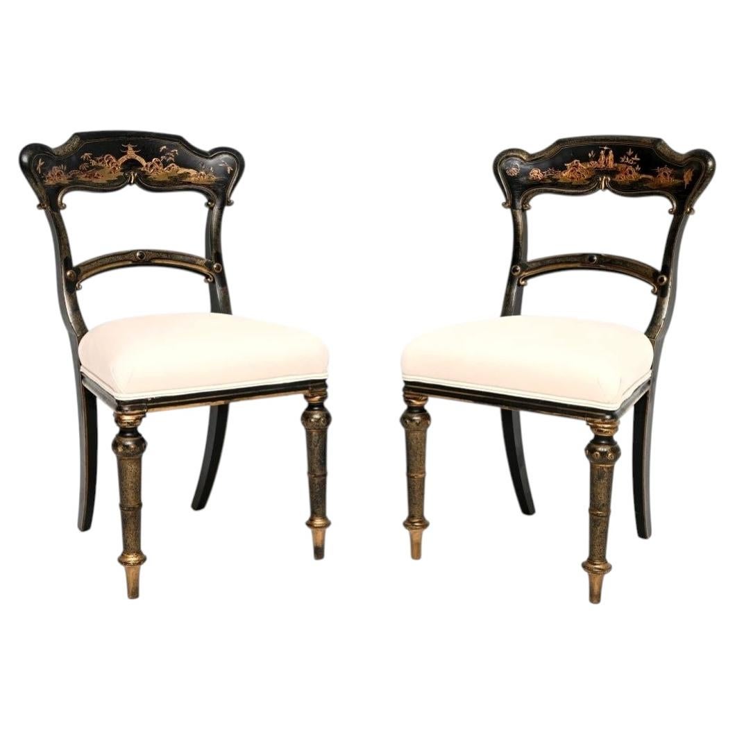 Paire de chaises d'appoint victoriennes anciennes de style chinoiserie laquées
