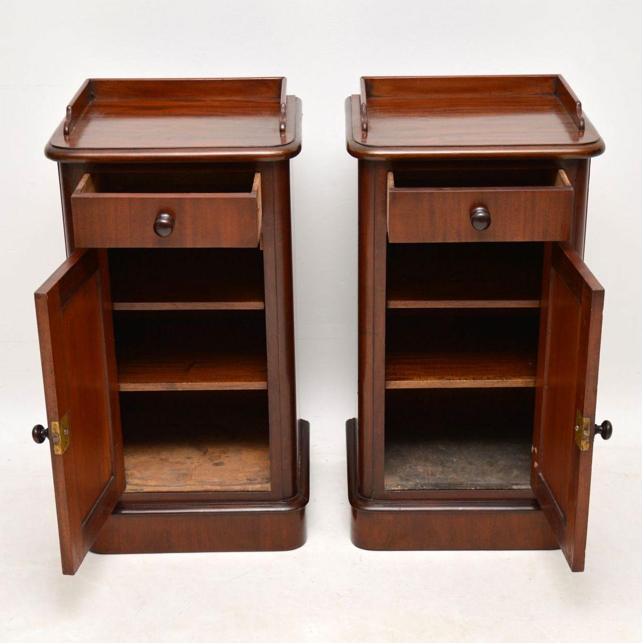 English Pair of Antique Victorian Mahogany Bedside Cabinets