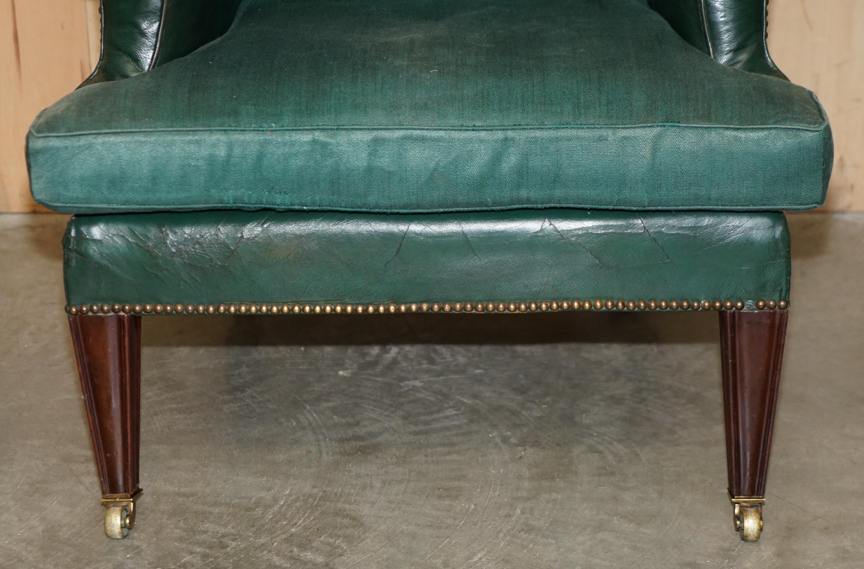 PAIR OF ANTIQUE VICTORIAN ORIGINAL GREEN LEATHER UPHOLSTERY WINGBACK ARMCHAIRs For Sale 2