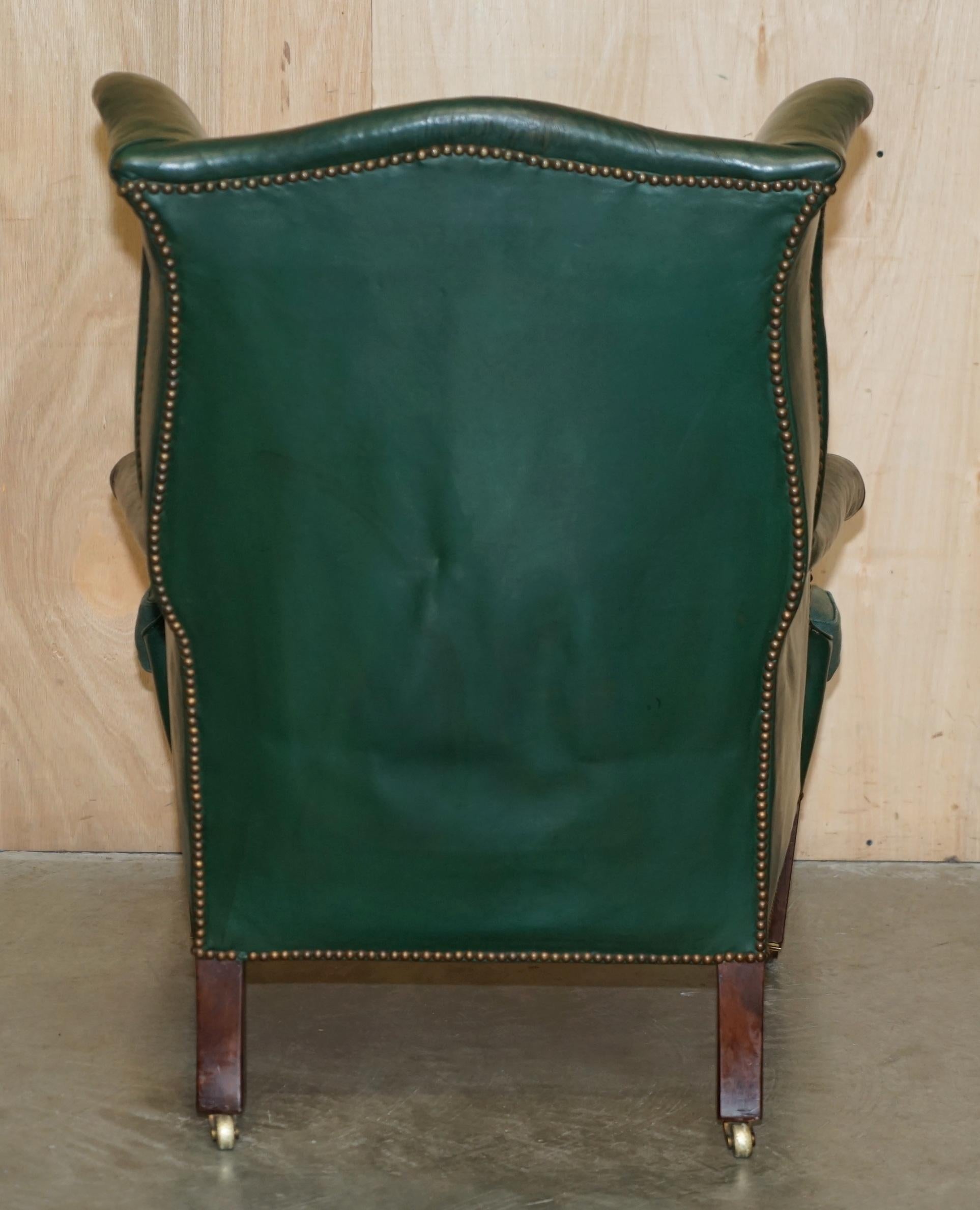 PAIR OF ANTIQUE VICTORIAN ORIGINAL GREEN LEATHER UPHOLSTERY WINGBACK ARMCHAIRs For Sale 5