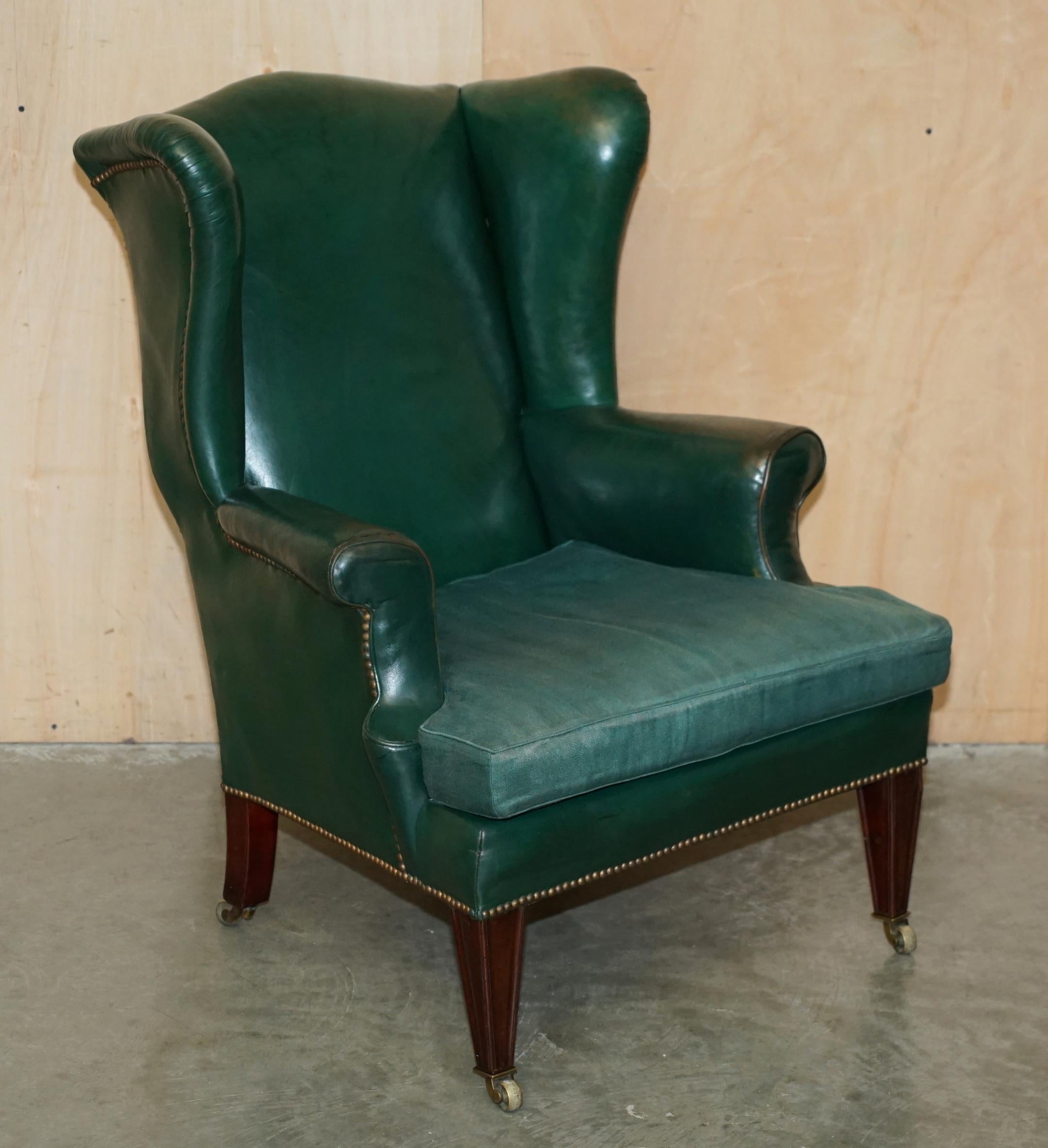 PAIR OF ANTIQUE VICTORIAN ORIGINAL GREEN LEATHER UPHOLSTERY WINGBACK ARMCHAIRs For Sale 7