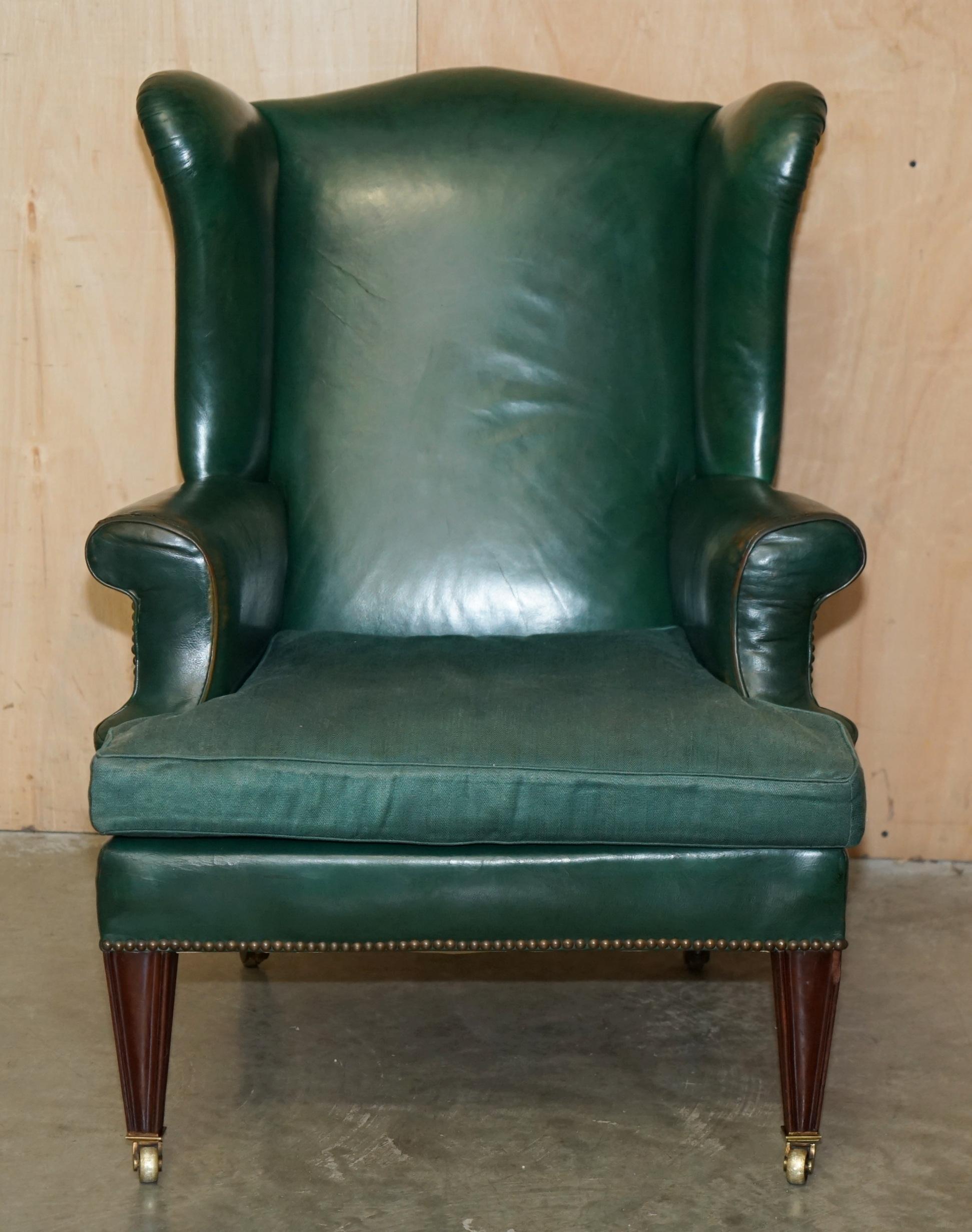 PAIR OF ANTIQUE VICTORIAN ORIGINAL GREEN LEATHER UPHOLSTERY WINGBACK ARMCHAIRs For Sale 8