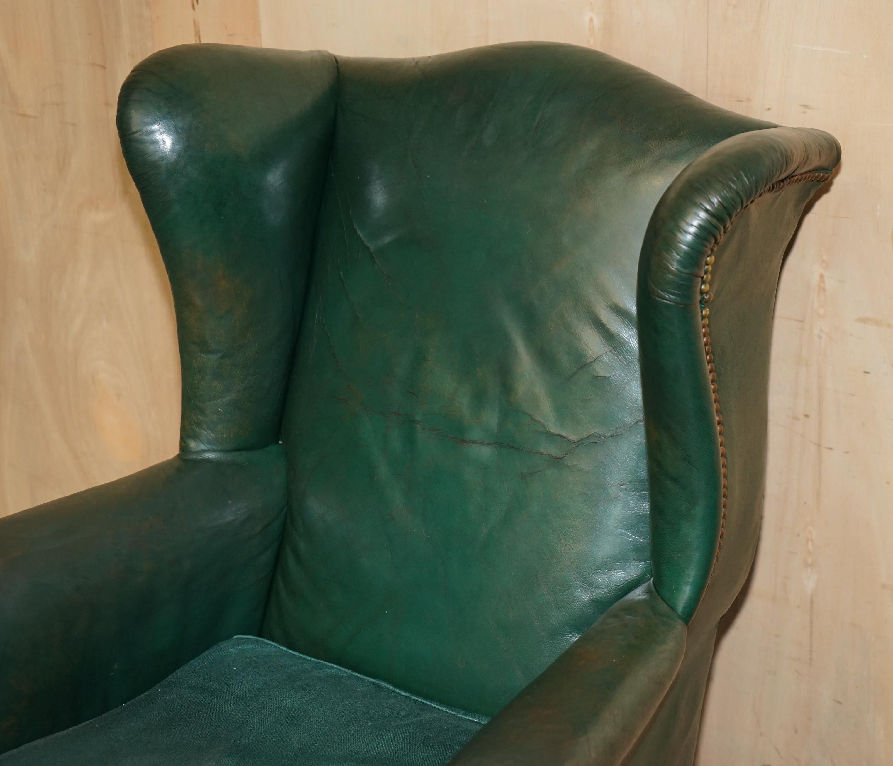 English PAIR OF ANTIQUE VICTORIAN ORIGINAL GREEN LEATHER UPHOLSTERY WINGBACK ARMCHAIRs For Sale