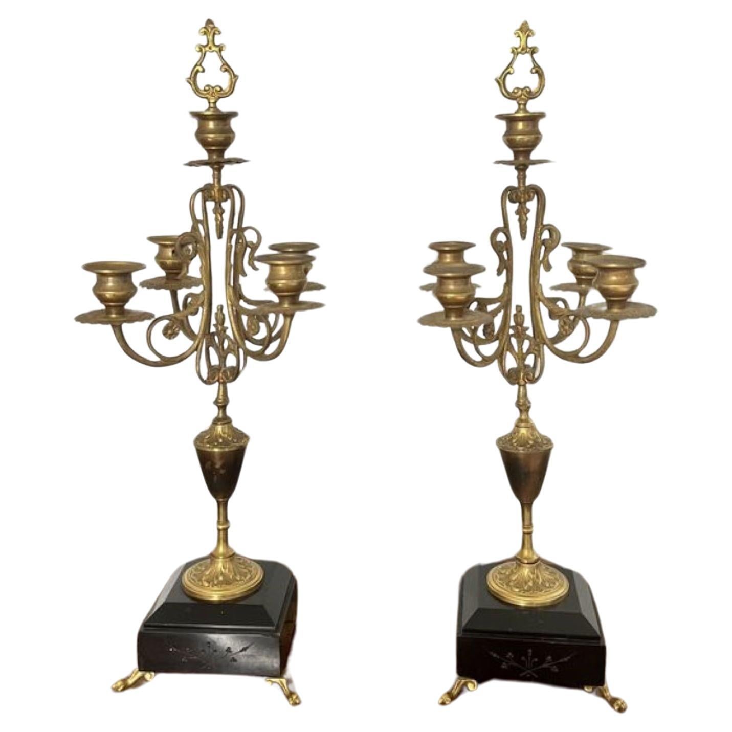 Paire de candélabres anciens de qualité victorienne en laiton et marbre