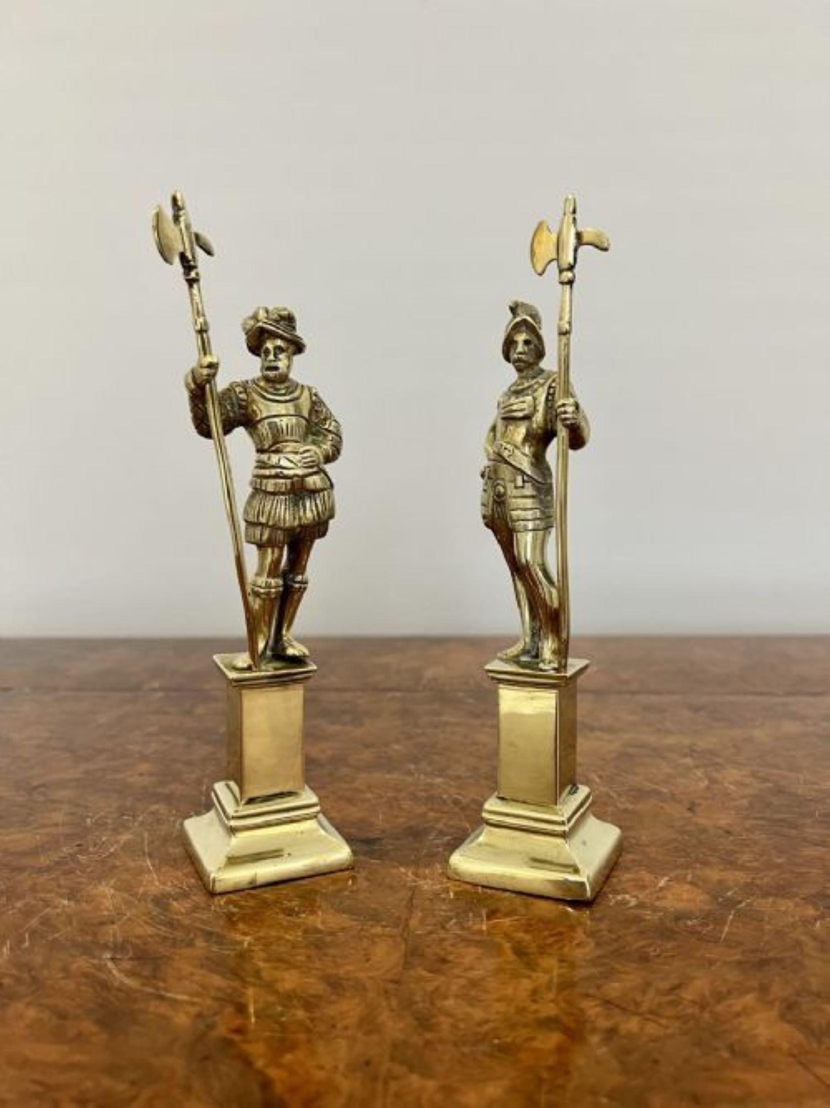 Pair of antique Victorian quality brass figures of cavaliers  In Good Condition For Sale In Ipswich, GB