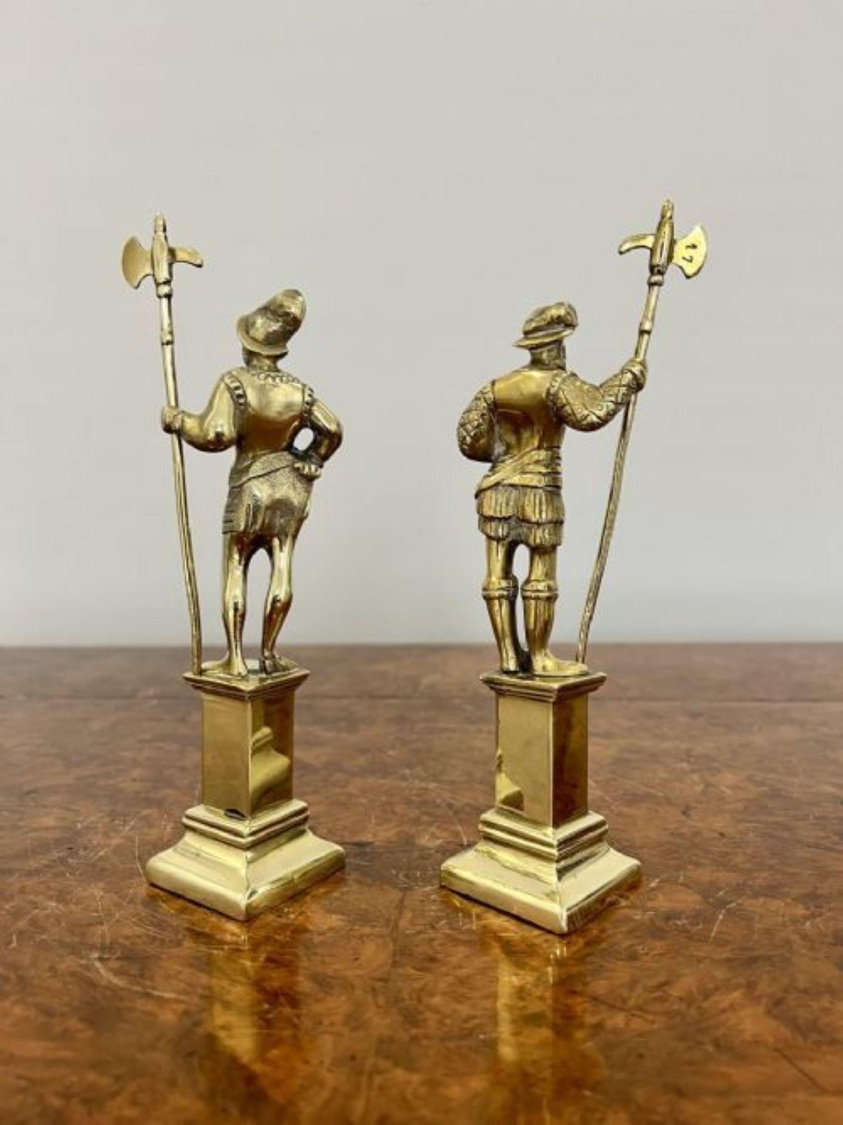 Pair of antique Victorian quality brass figures of cavaliers  In Good Condition For Sale In Ipswich, GB