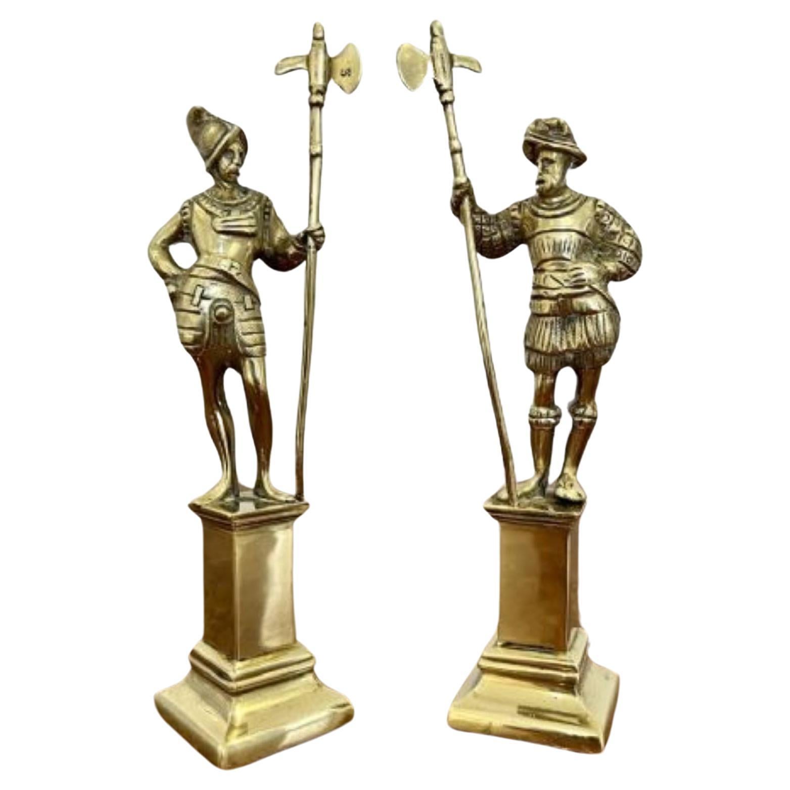 Paar antike Messingfiguren von Cavalieren in viktorianischer Qualität 
