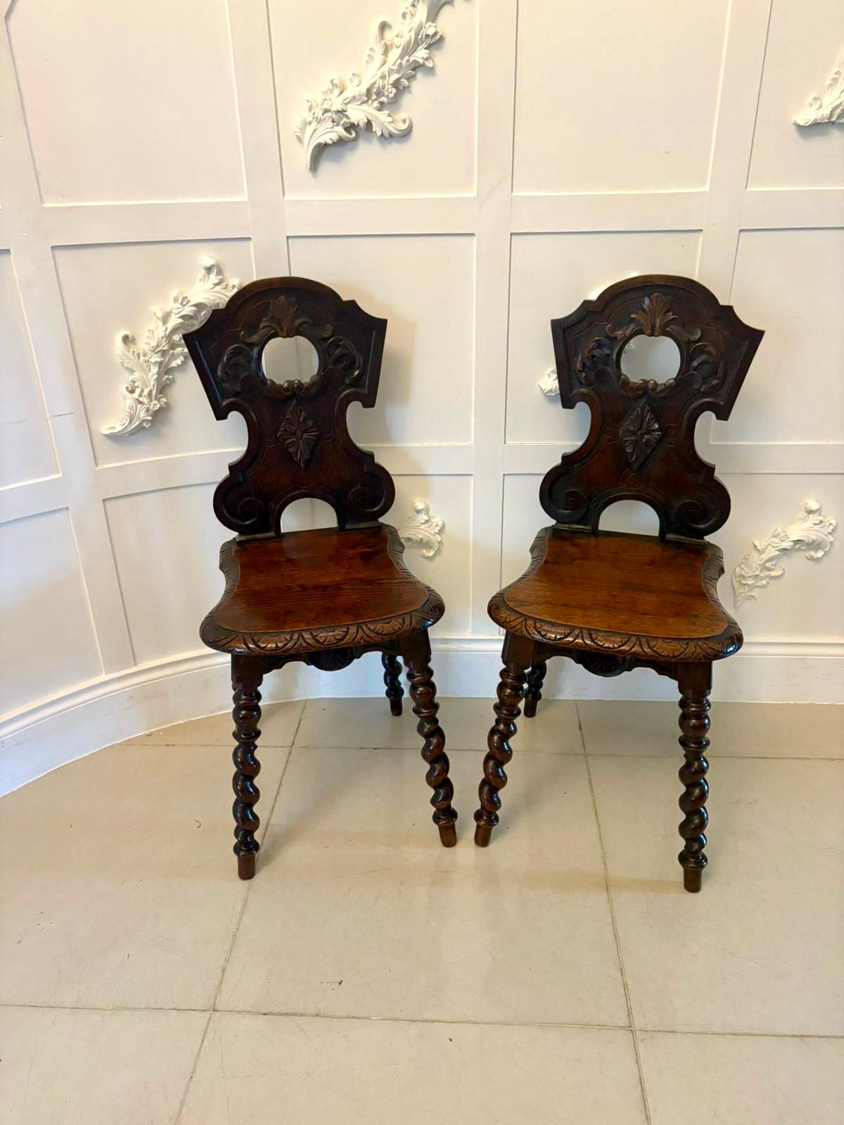 Coppia di antiche sedie da sala in Oak intagliato di qualità vittoriana in vendita 9