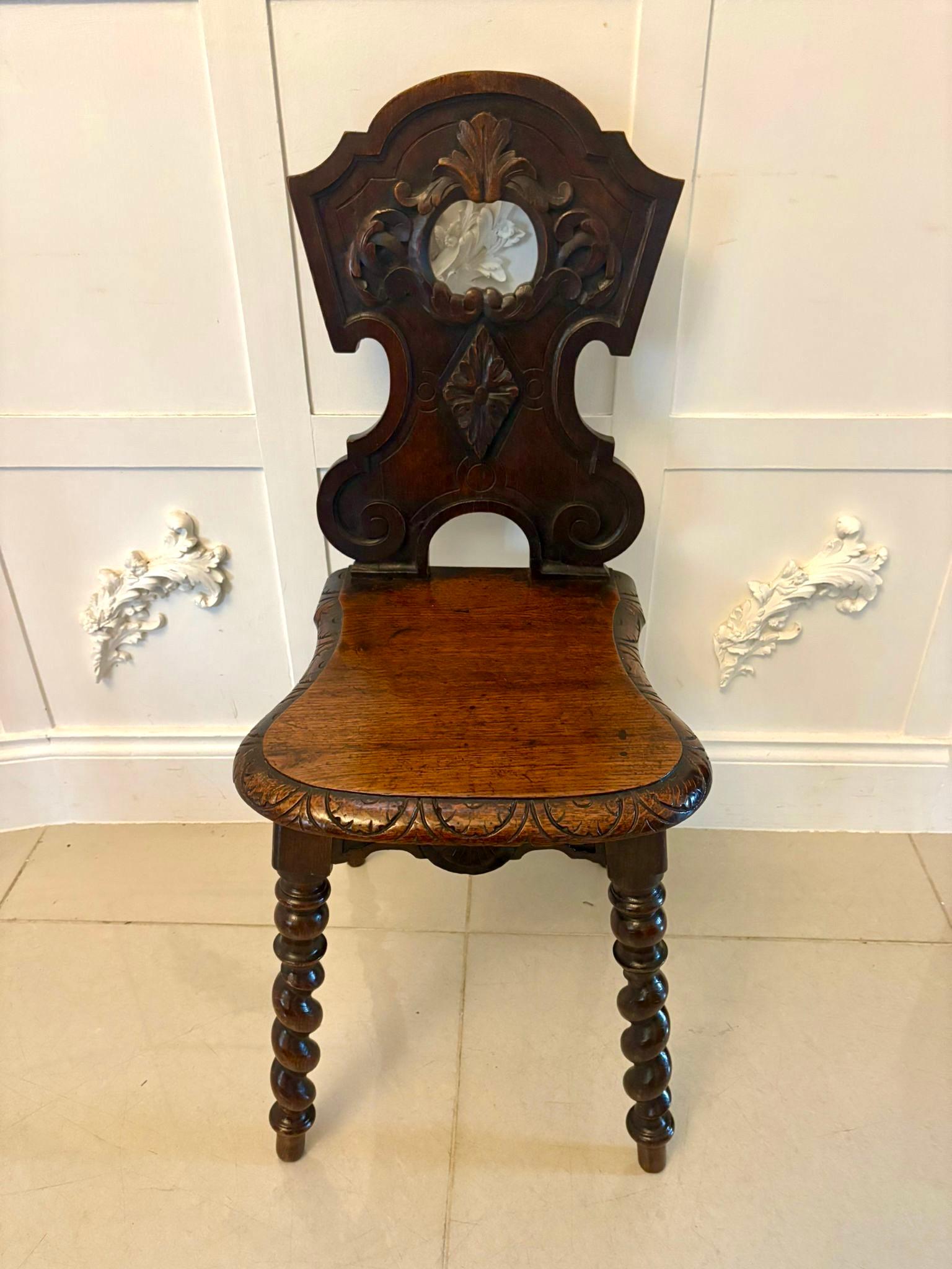 Intagliato Coppia di antiche sedie da sala in Oak intagliato di qualità vittoriana in vendita