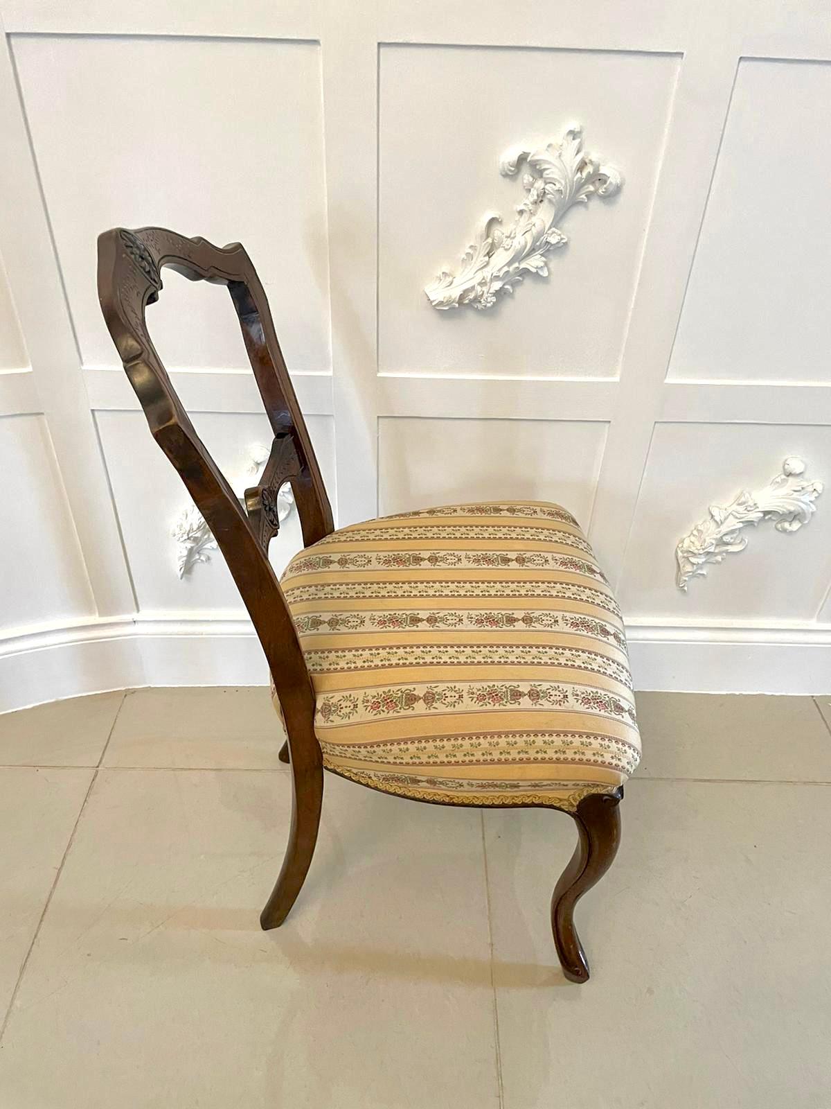 Late 19th Century Pair of Antique Victorian Quality Carved Walnut Side Chairs For Sale