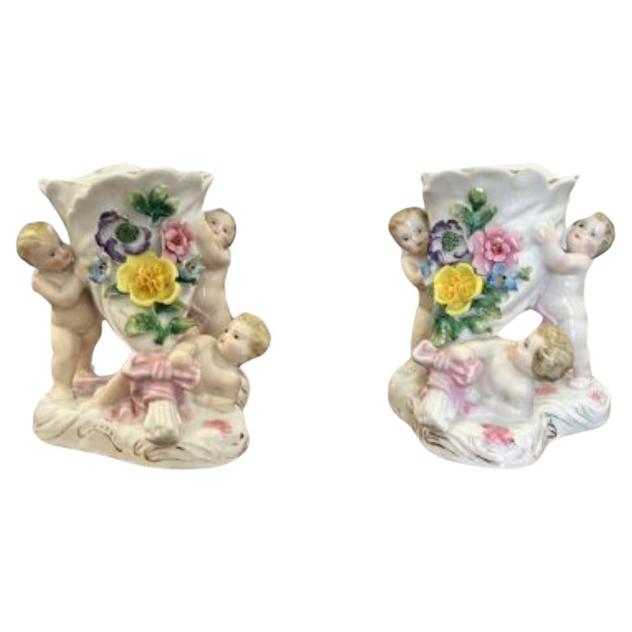 Paar antike kontinentale Vasen in viktorianischer Qualität 