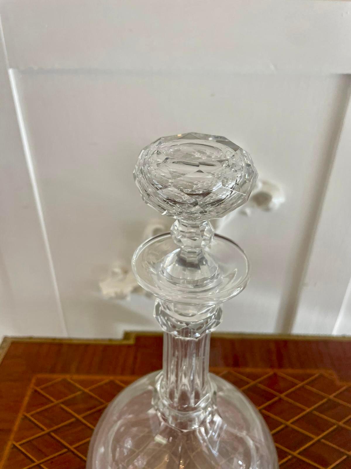 Paar antike viktorianische Glaskaraffen  (Geschliffenes Glas) im Angebot