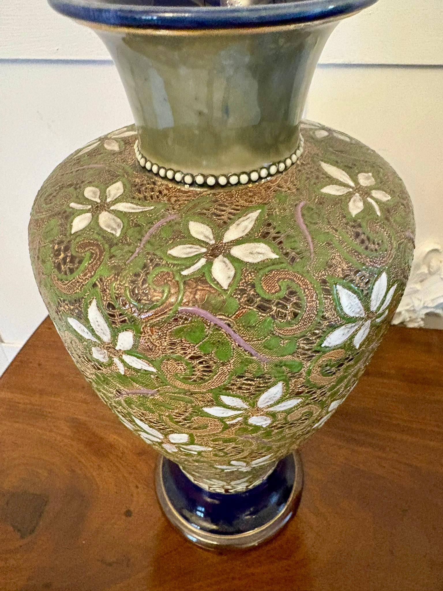 XIX secolo Coppia di vasi in gres Slater di qualità antica vittoriana Doulton in vendita