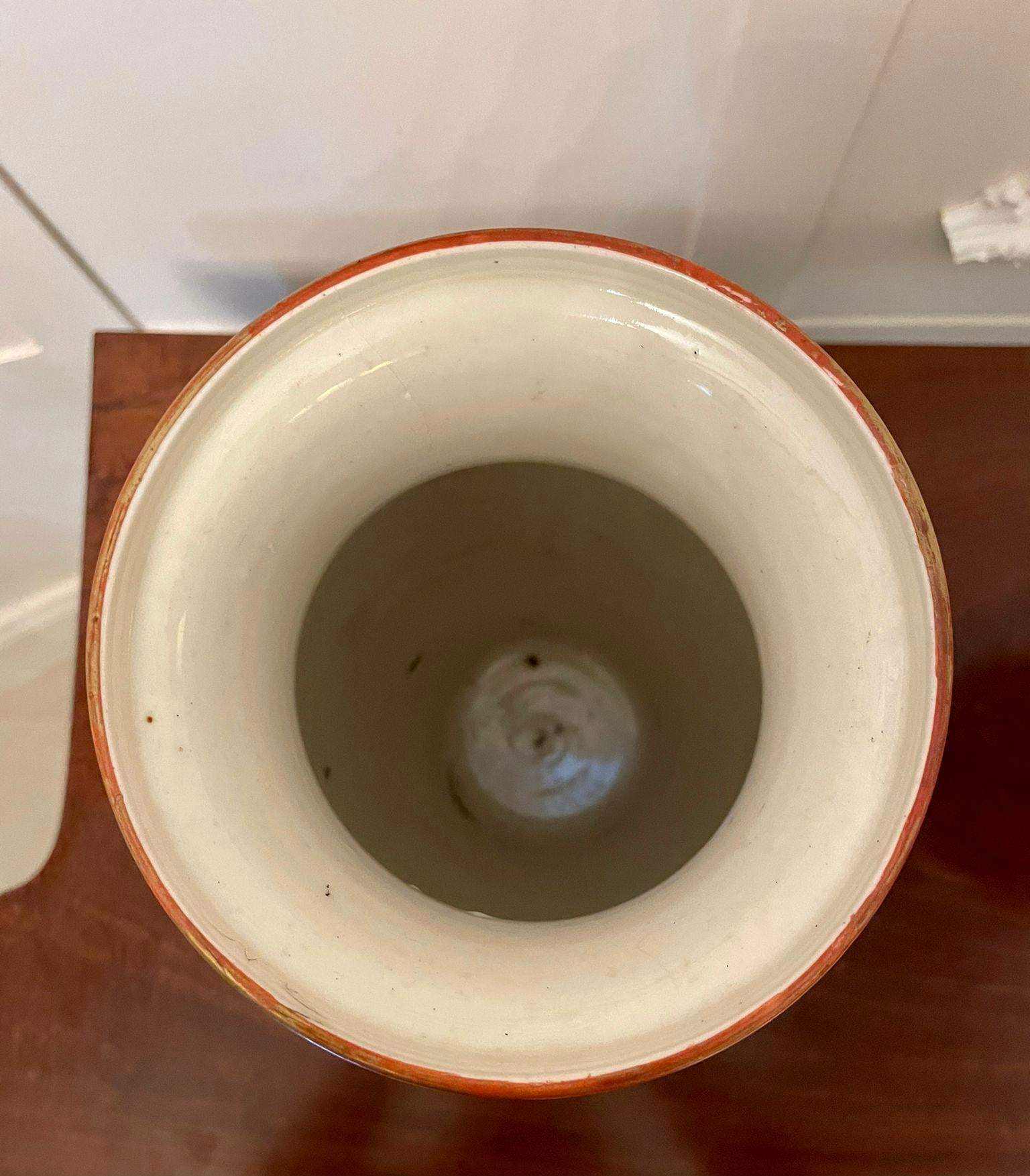 Paire de vases japonais Kutani en porcelaine de qualité victorienne ancienne en vente 2