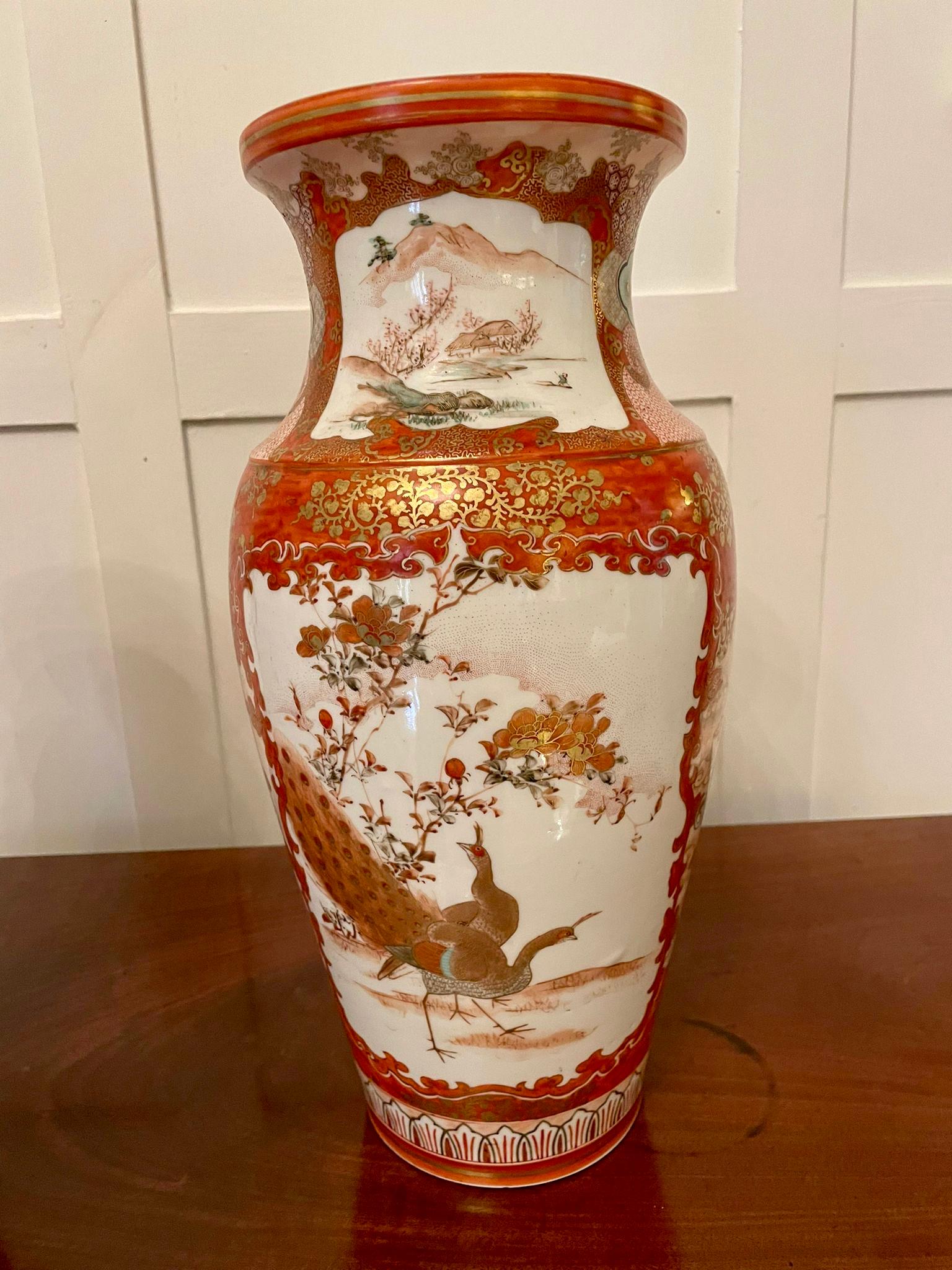 Paire de vases japonais Kutani en porcelaine de qualité victorienne ancienne en vente 1