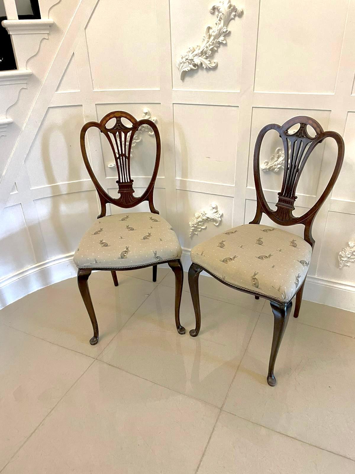 Paar antike Beistellstühle aus Mahagoni mit Intarsien in viktorianischer Qualität  (Englisch) im Angebot