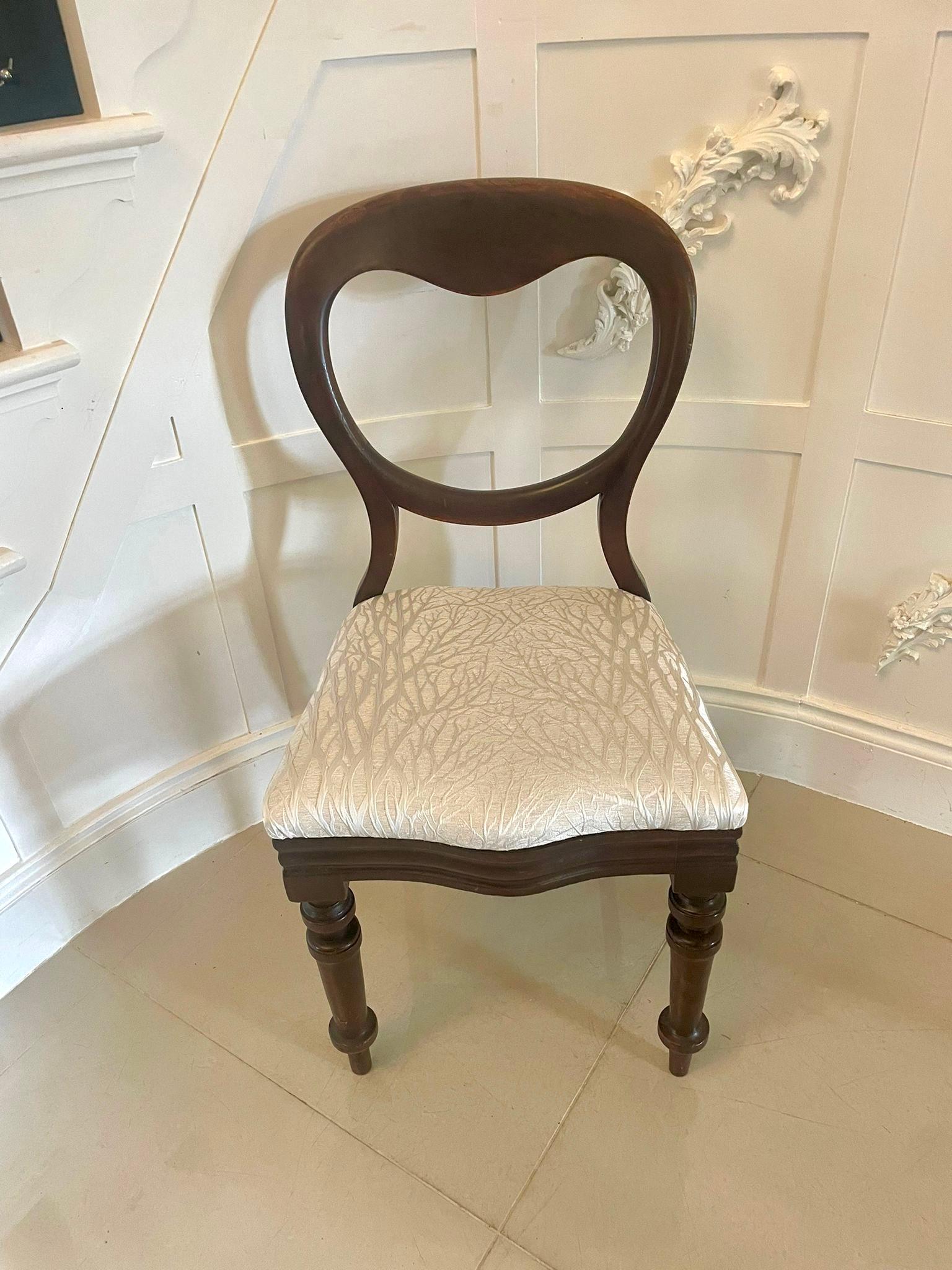 Paire de chaises d'appoint anciennes de qualité victorienne en acajou  en vente 8
