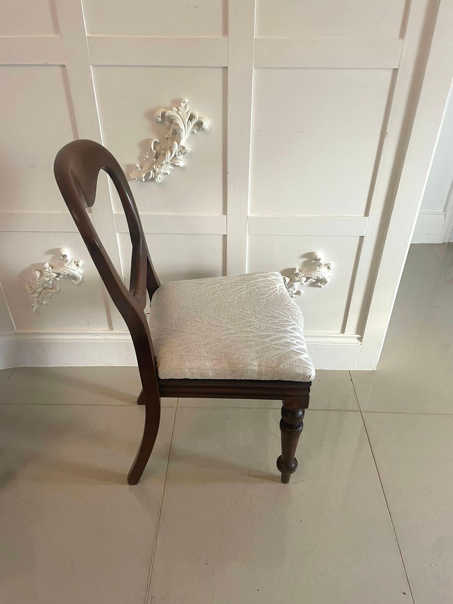 Paire de chaises d'appoint anciennes de qualité victorienne en acajou  Bon état - En vente à Suffolk, GB