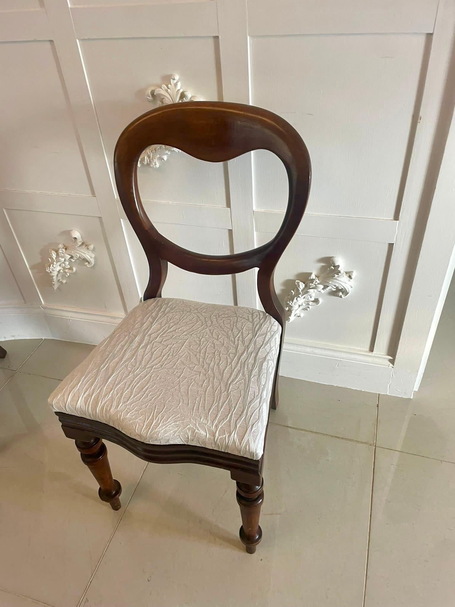 XIXe siècle Paire de chaises d'appoint anciennes de qualité victorienne en acajou  en vente